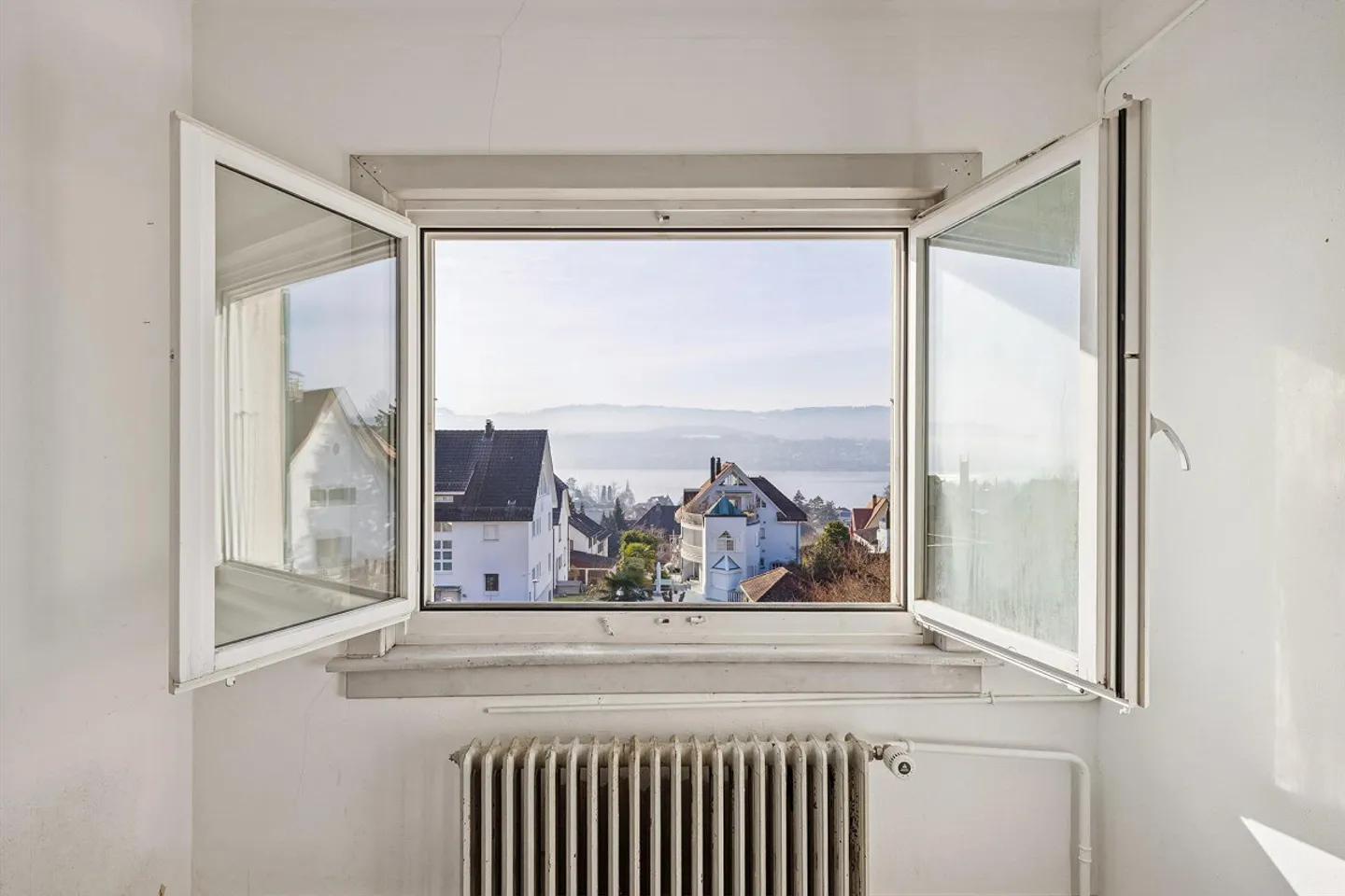 Idyllische Liegenschaft mit Seeblick und spannendem Potenzial - Photo 2 of 5