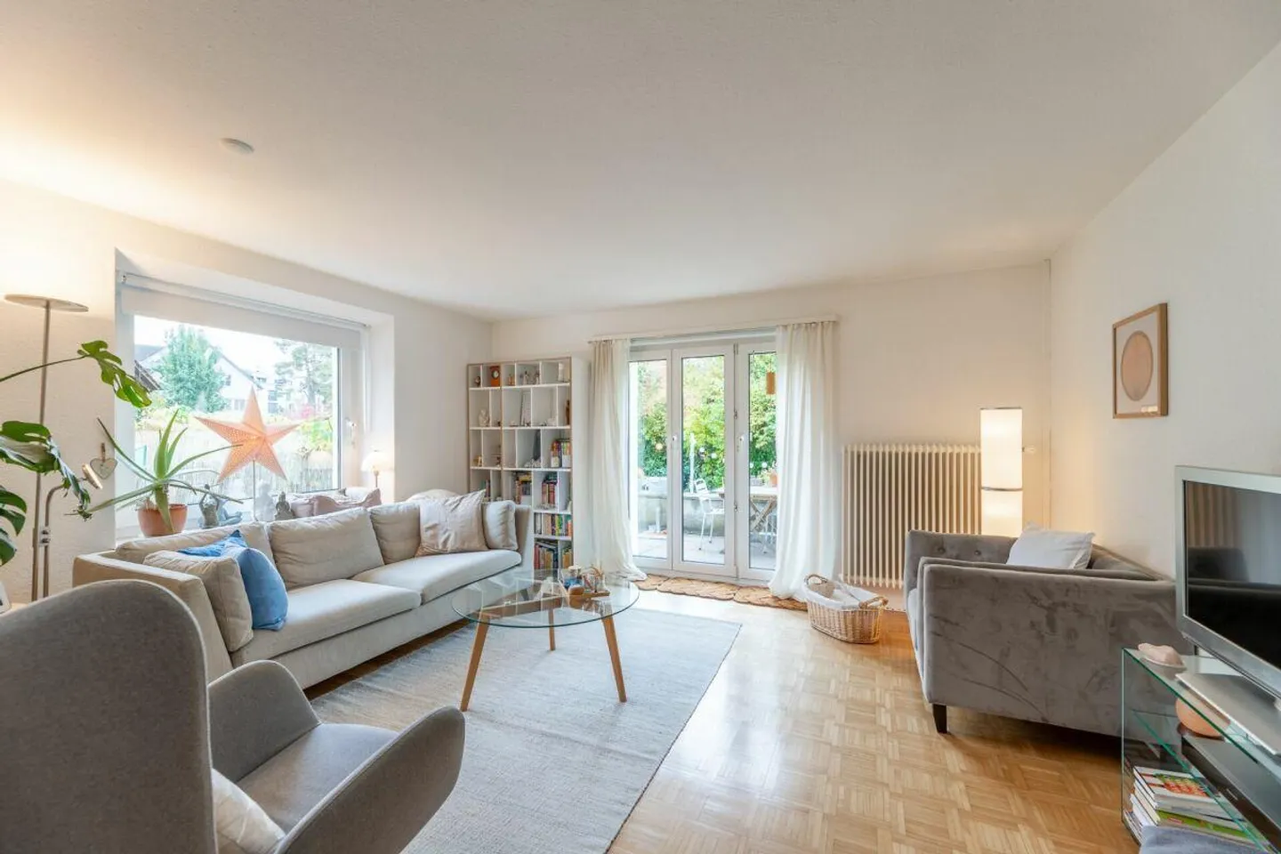 Ihr Familientraum im Grünen ist zentral gelegen - Foto 3 von 12