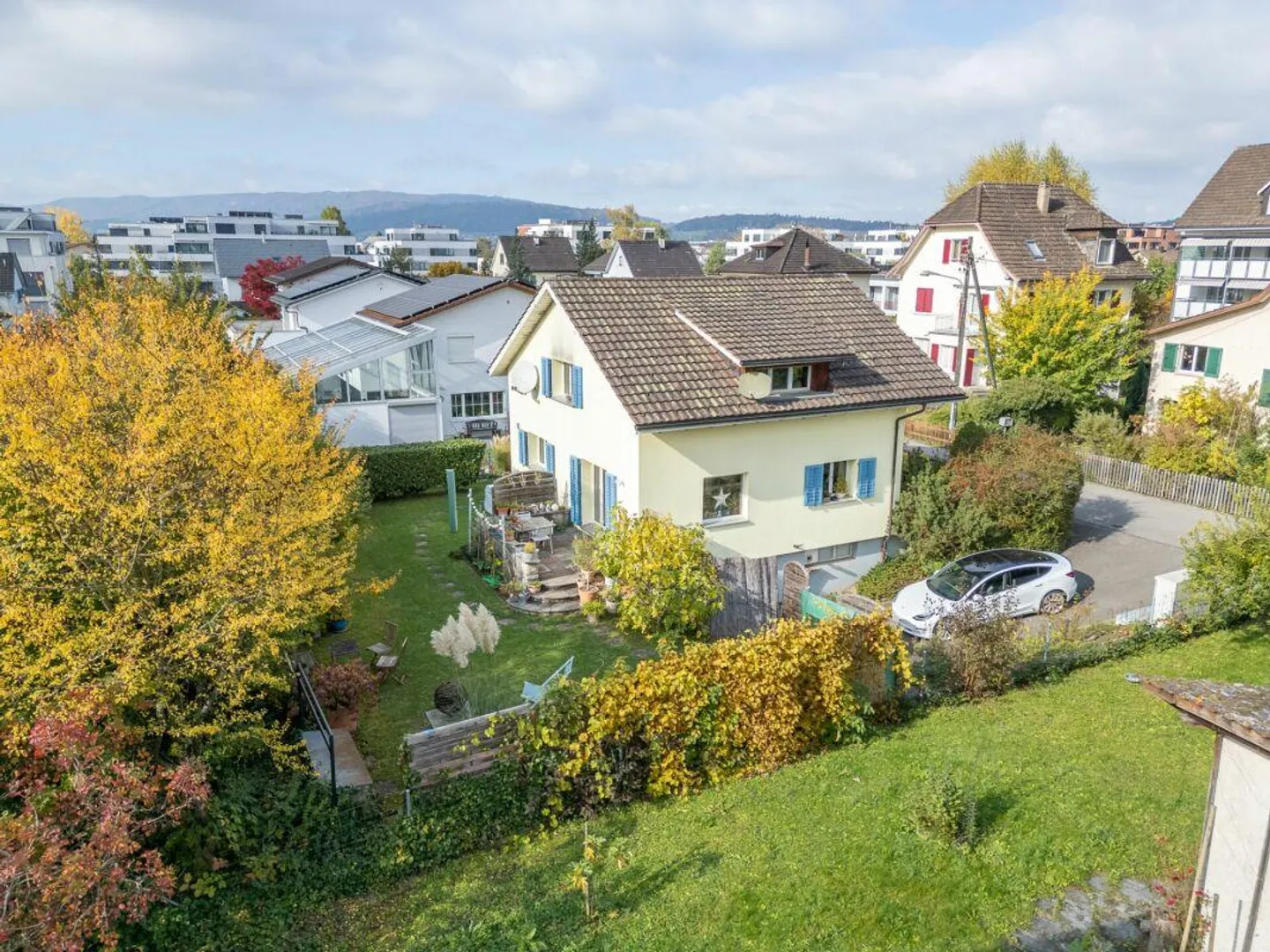 Ihr Familientraum im Grünen ist zentral gelegen - Foto 1 von 12