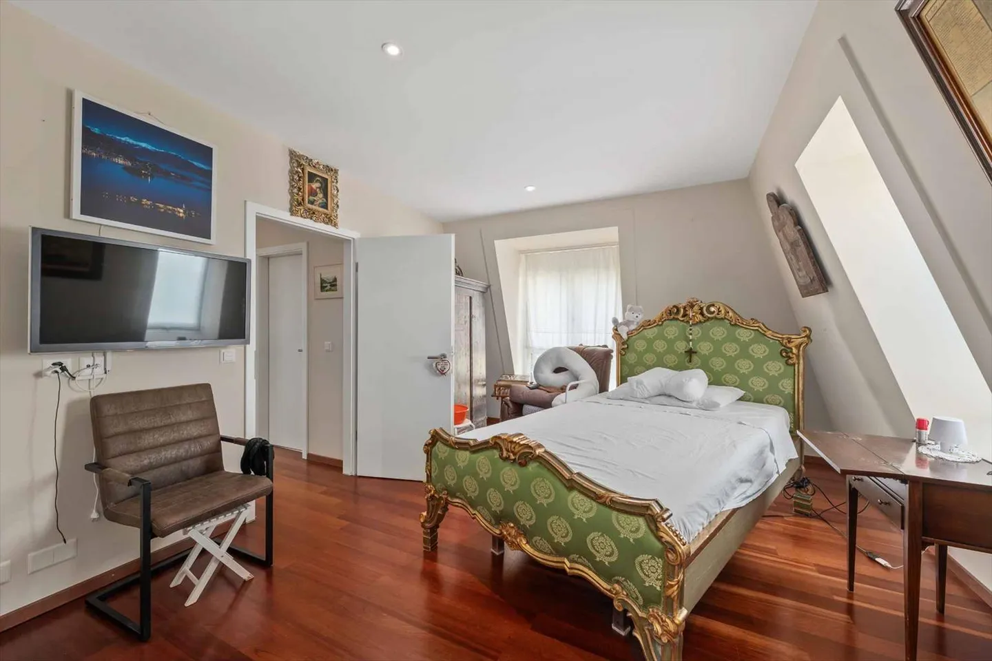 Luxury Duplex Apartment in the Heart of Nyon - Photo 8 of 12