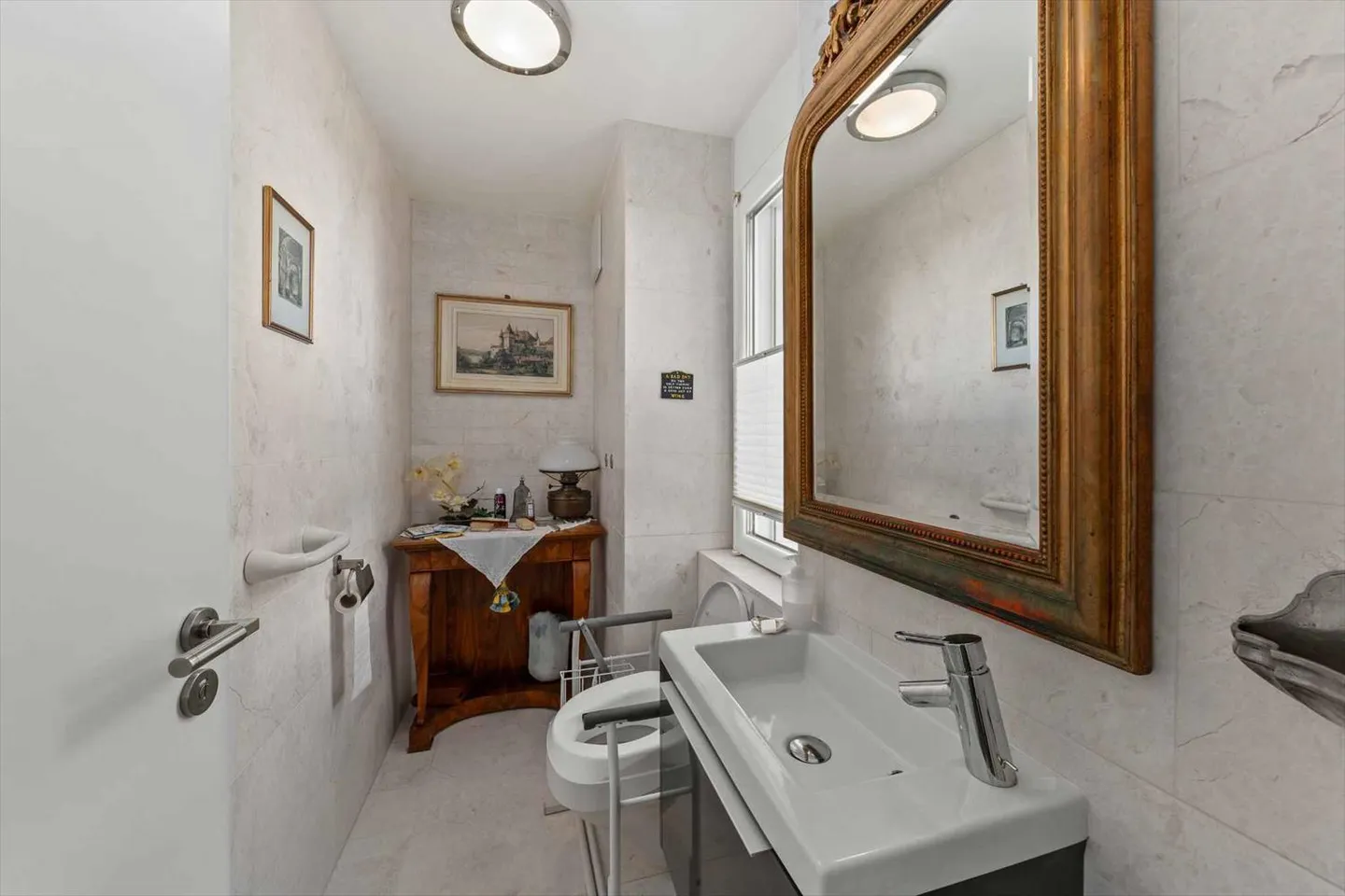 Luxury Duplex Apartment in the Heart of Nyon - Photo 4 of 12