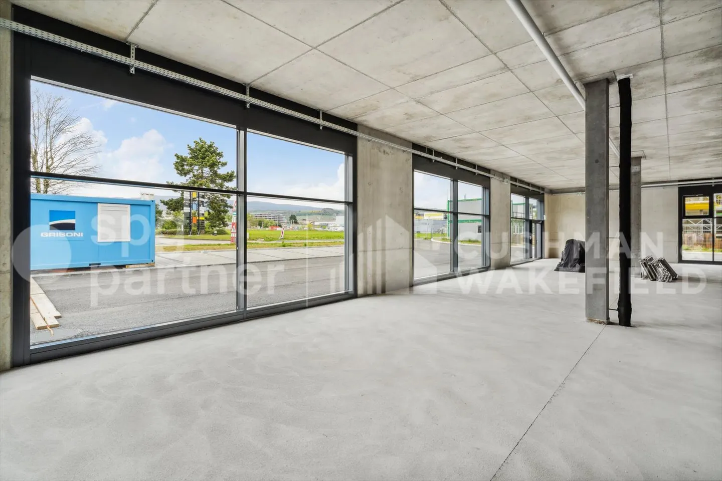 Nuovo a Gland - Grande superficie commerciale - industriale / 600m2 - Foto 3 di 9