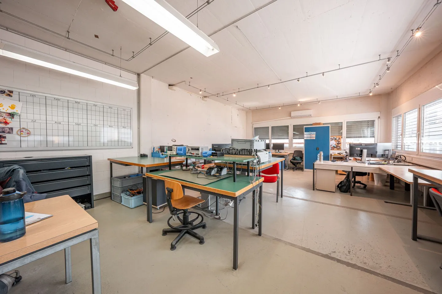 Commercial and Office Spaces in Optimal Location with Showroom - Photo 17 of 20