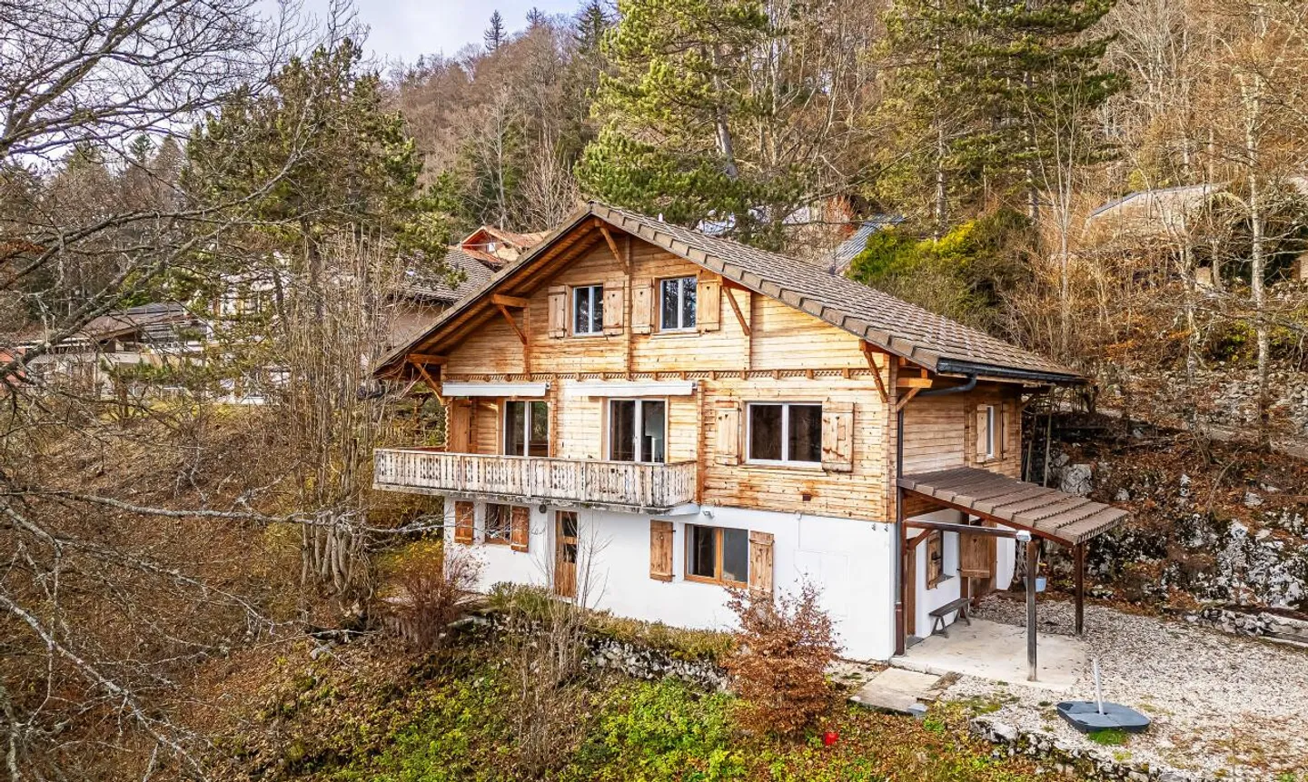Chalet d’exception à St-Cergue, vue panoramique lac et montagnes - Foto 1 di 11