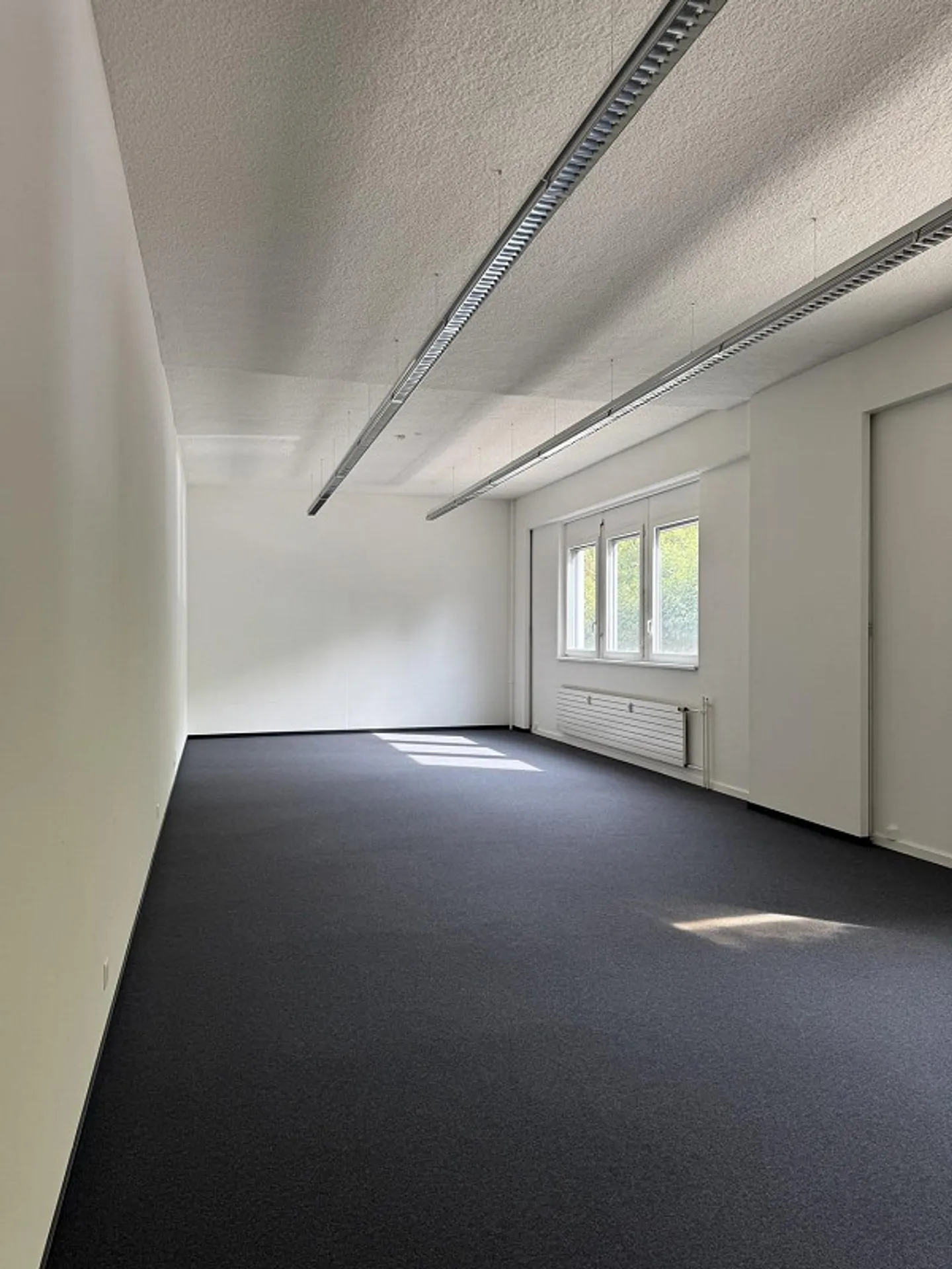 Representative commercial property with office and storage space in a strategic location - Photo 1 of 13