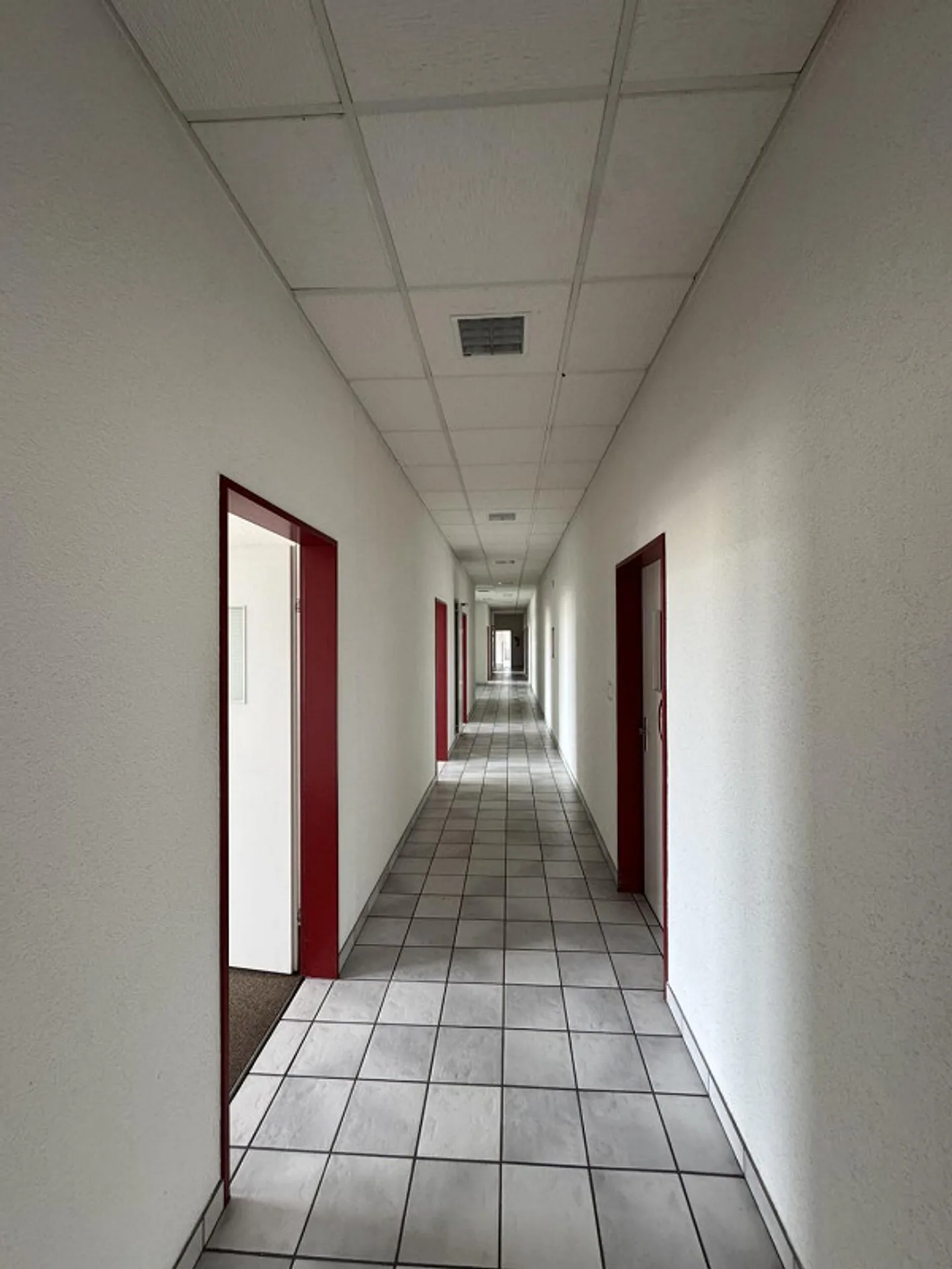 Representative commercial property with office and storage space in a strategic location - Photo 9 of 13