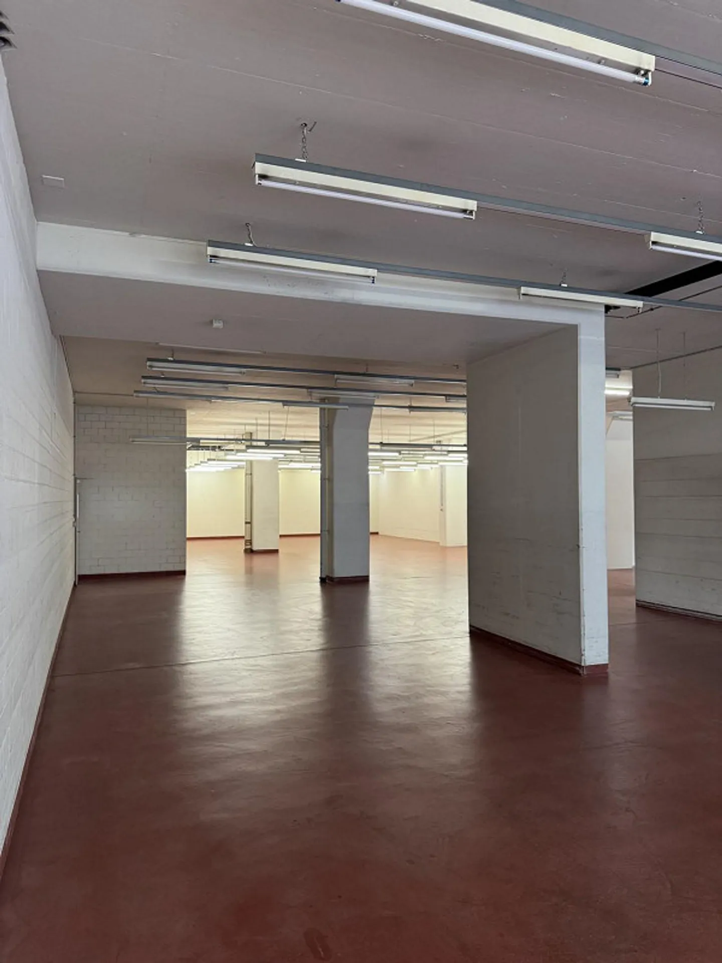 Representative commercial property with office and storage space in a strategic location - Photo 10 of 13