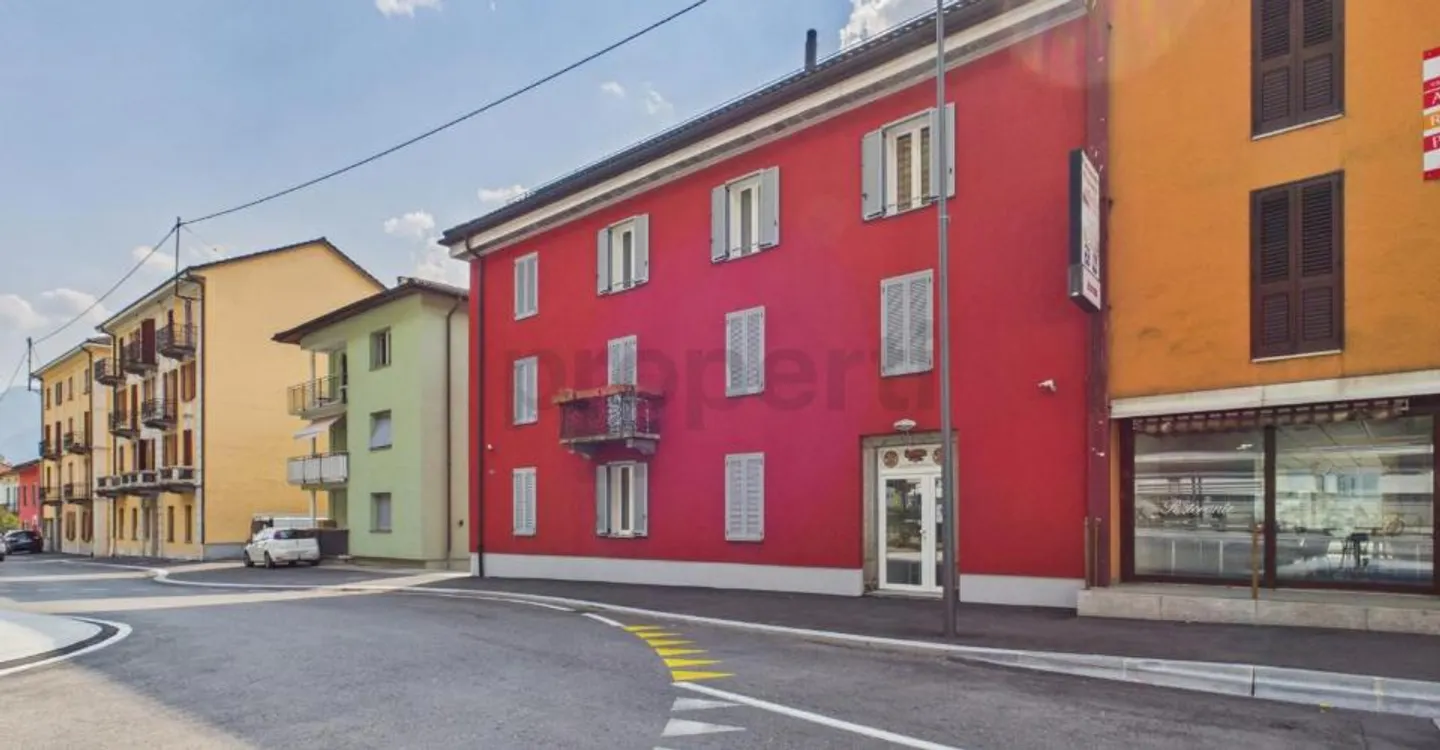 Esclusiva opportunità d'investimento – Palazzina a reddito di fronte alla stazione di Biasca - Foto 1 von 10