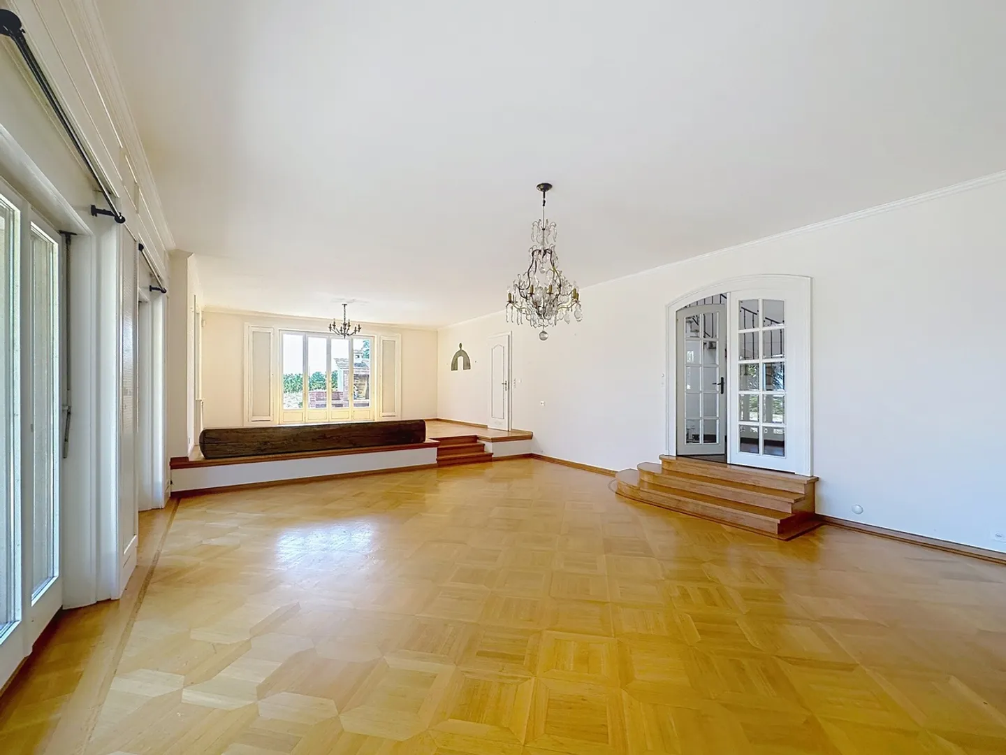 Luxuriöse Villa mit Garten - Foto 4 von 11