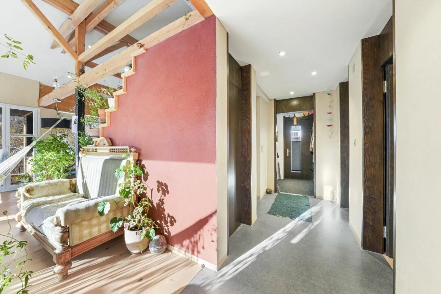 Casa unifamiliare sostenibile e stilosa con appartamento in una posizione tranquilla - Foto 6 di 19