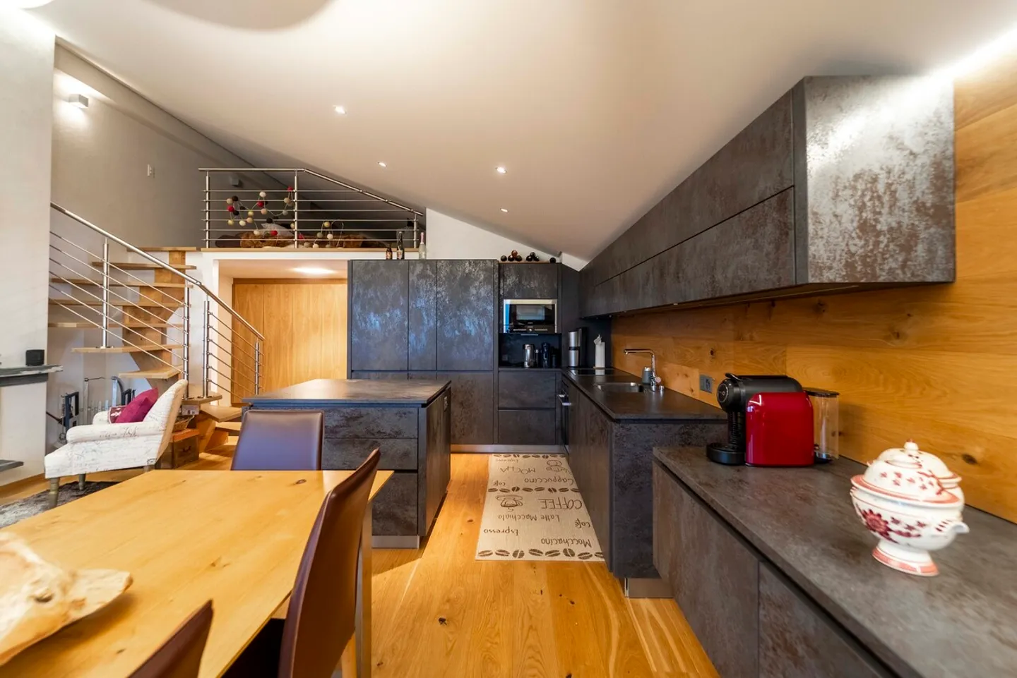 Renovated luxury apartment with quality materials - Photo 1 of 14