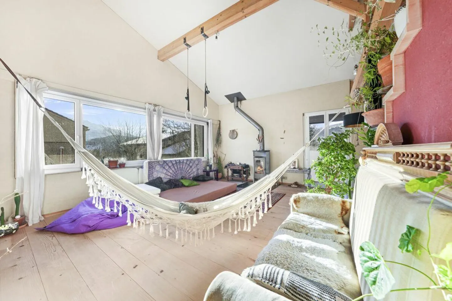 Casa unifamiliare sostenibile e stilosa con appartamento in una posizione tranquilla - Foto 4 di 19