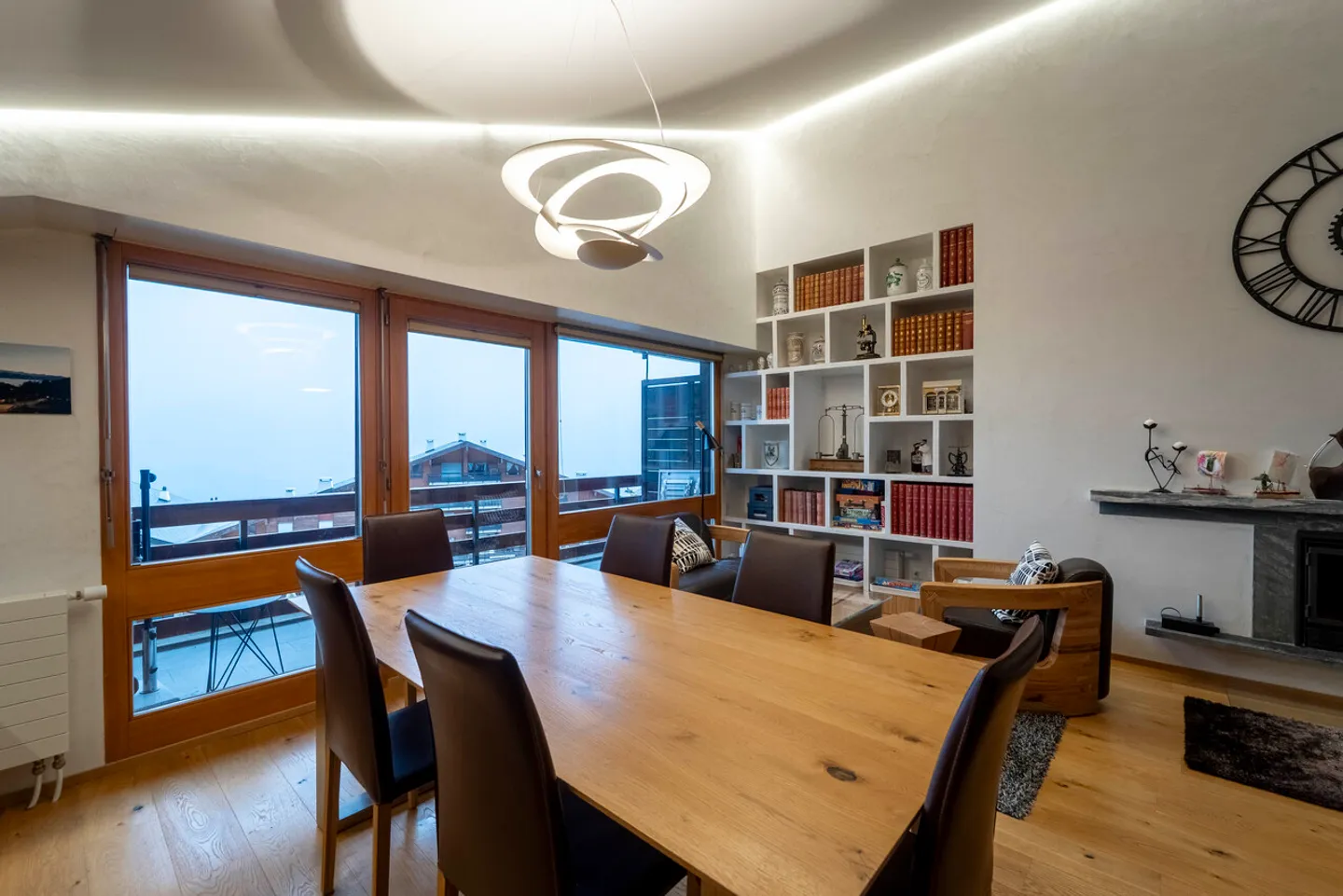 Renovated luxury apartment with quality materials - Photo 2 of 14