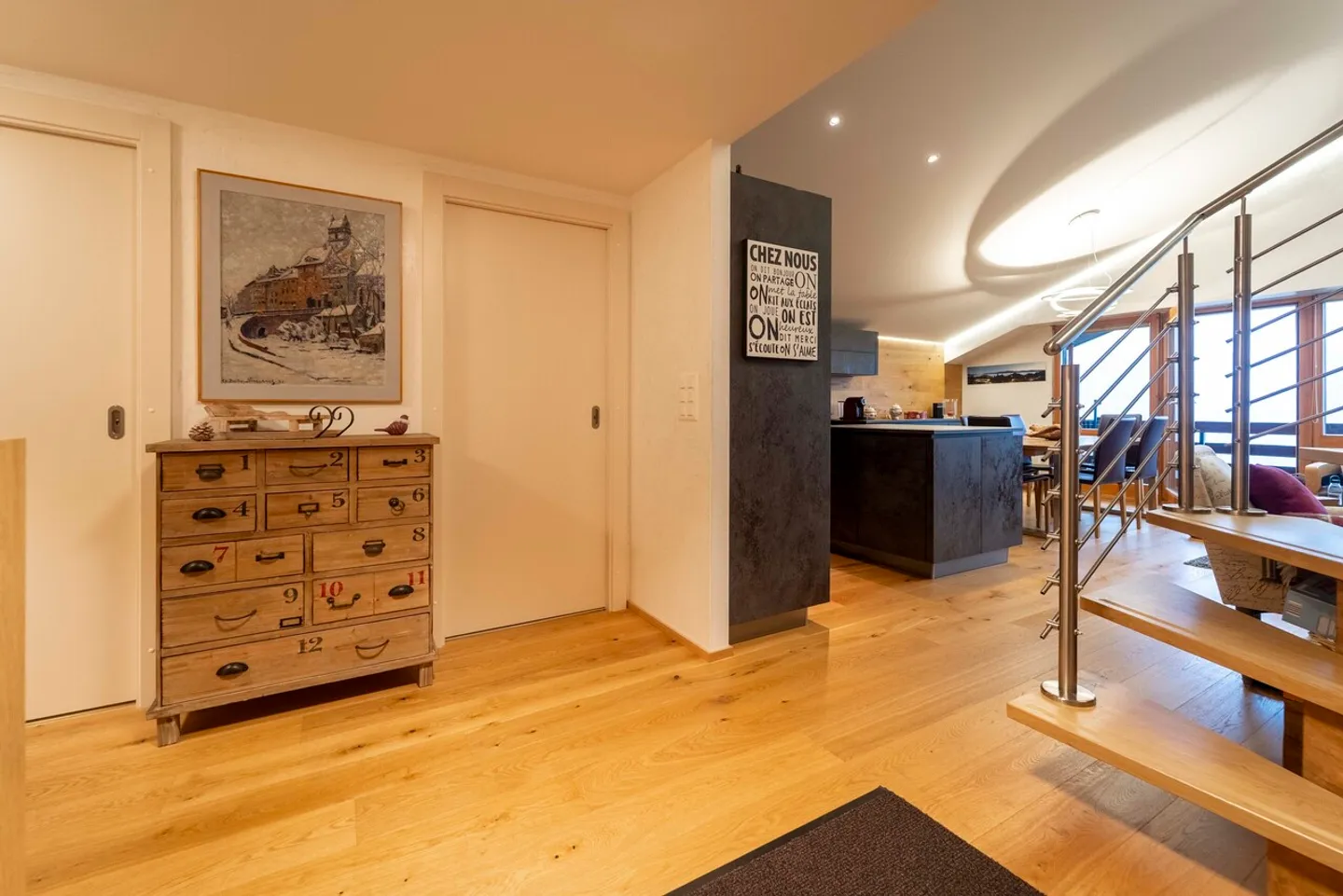 Renovated luxury apartment with quality materials - Photo 5 of 14