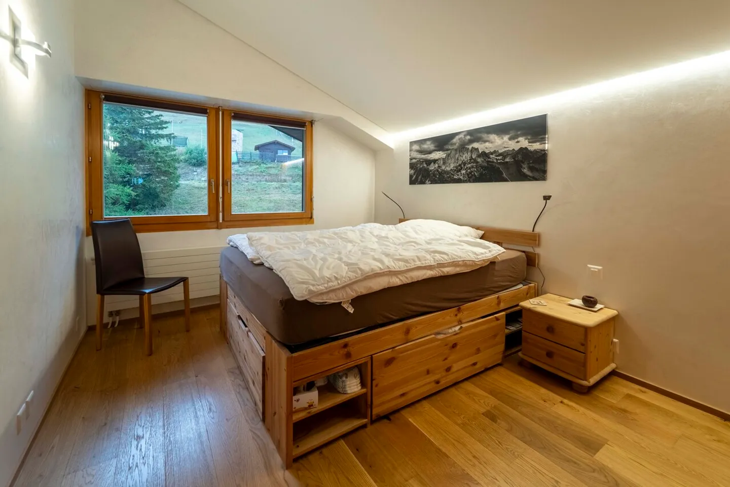Renovated luxury apartment with quality materials - Photo 7 of 14