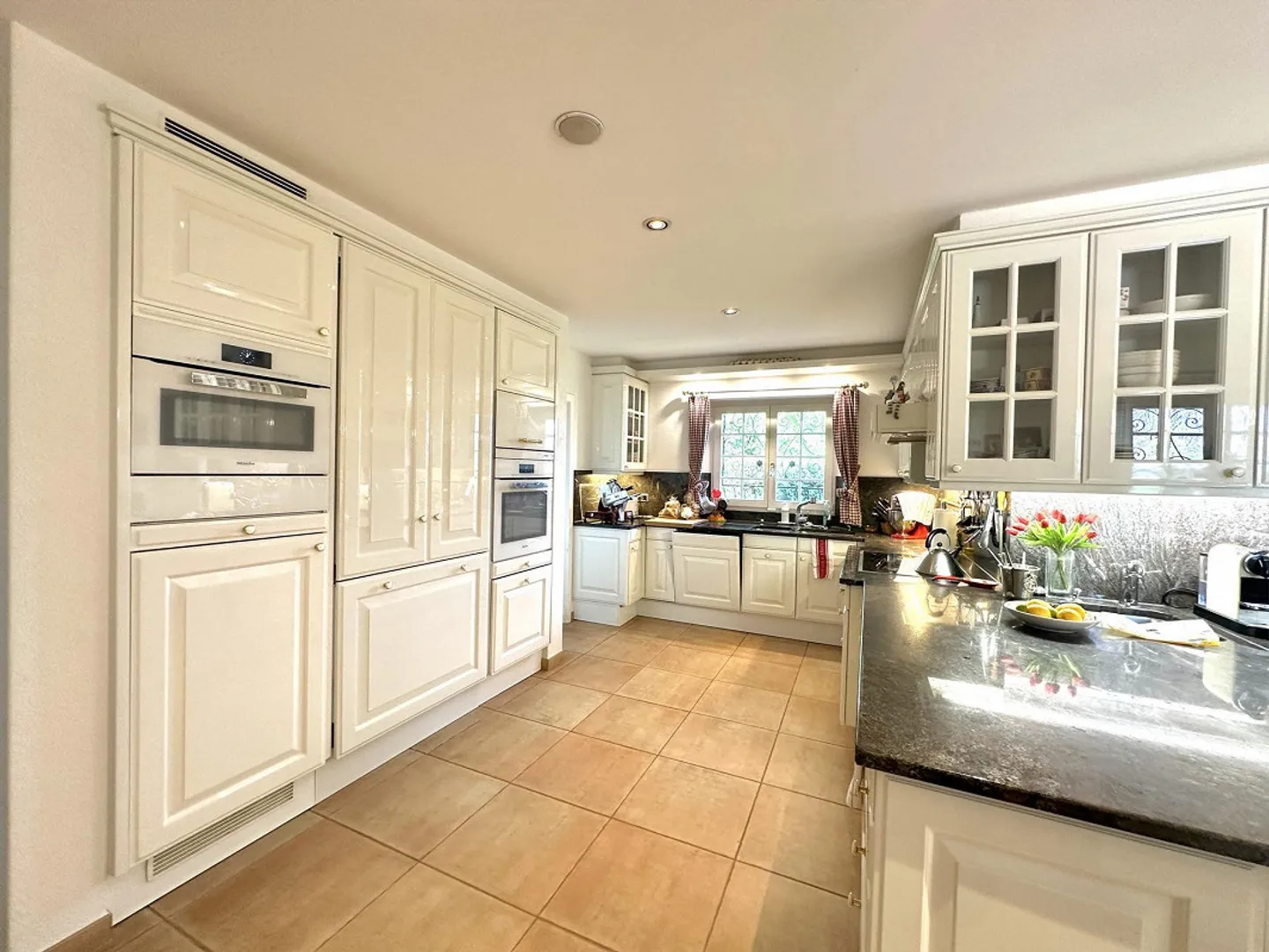 Villa de campagne représentative dans le meilleur emplacement de Binningen - Photo 4 sur 15