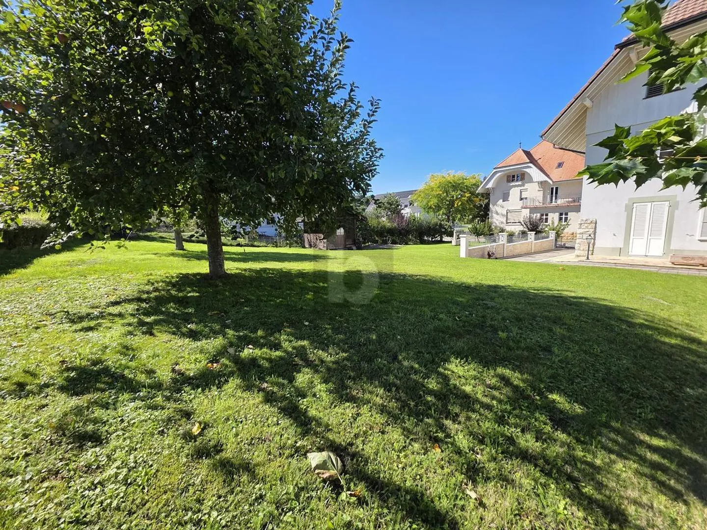EDIFICIO RESIDENZIALE CON TERRENO EDIFICABILE - Foto 2 di 6