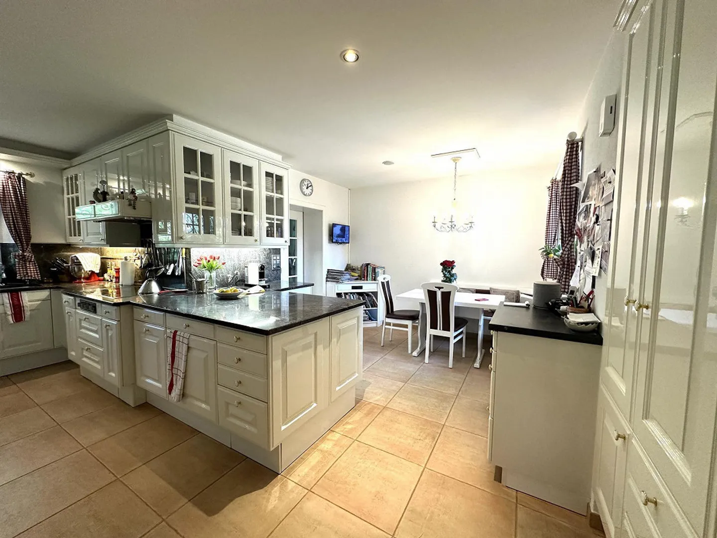 Villa de campagne représentative dans le meilleur emplacement de Binningen - Photo 5 sur 15