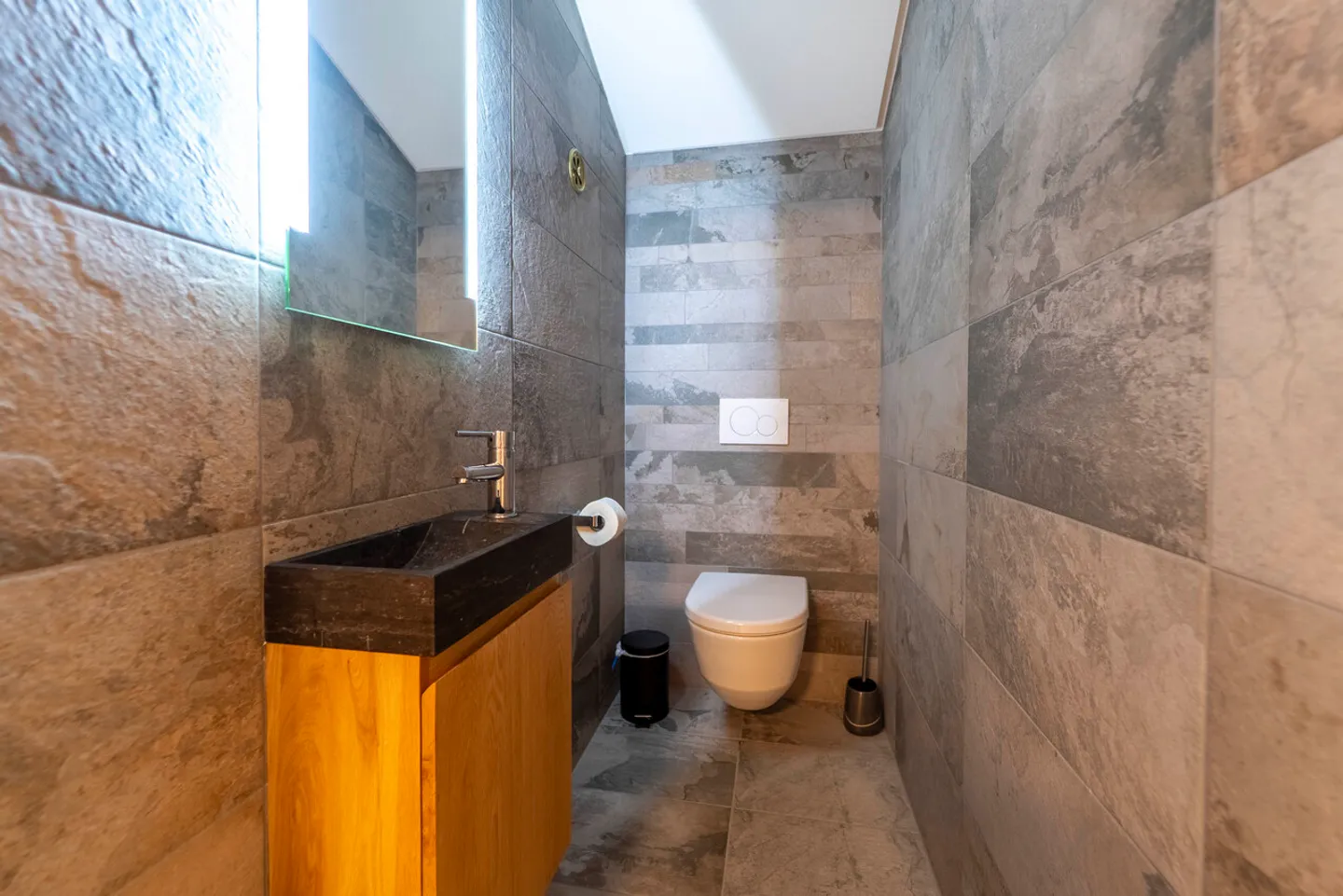Renovated luxury apartment with quality materials - Photo 10 of 14