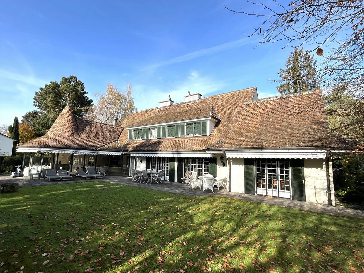 Villa de campagne représentative dans le meilleur emplacement de Binningen - Photo 3 sur 15