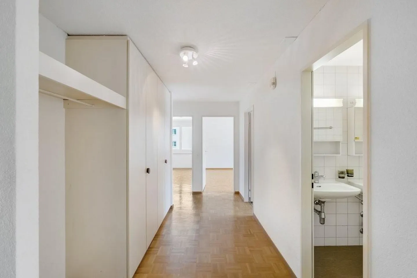 Quiet residential area in a sunny location - Photo 3 of 9