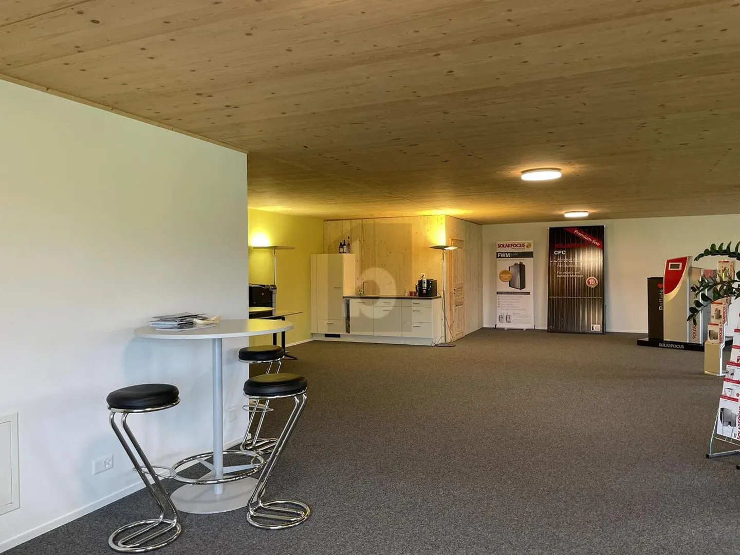 NEUWERTIG MIT VIELEN EXTRAS - Foto 4 von 6