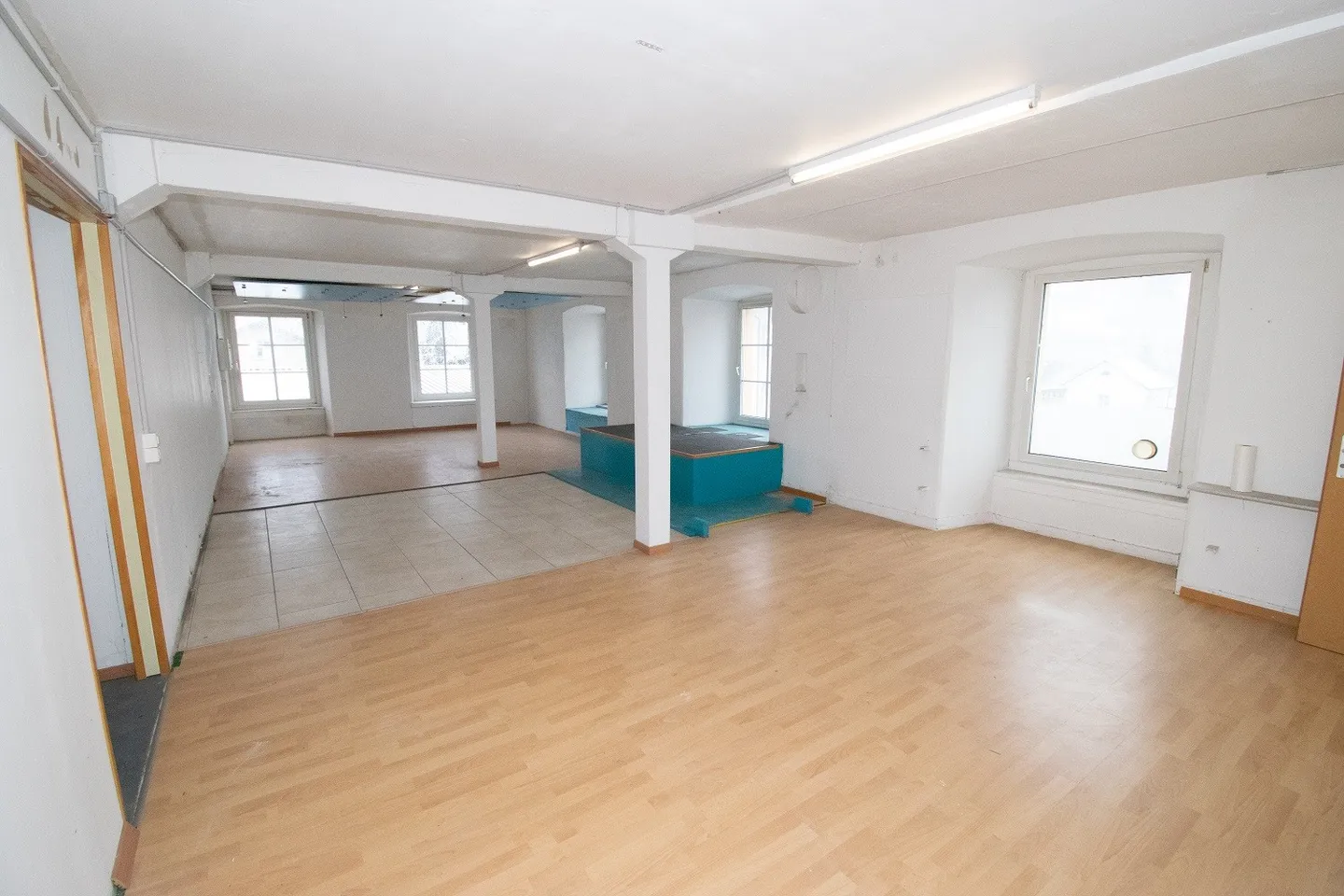 Industriegebäude mit 75 Objekten (Werkstätten, Lager, Büros, Ateliers) und 55 Parkplätzen - Foto 13 von 13