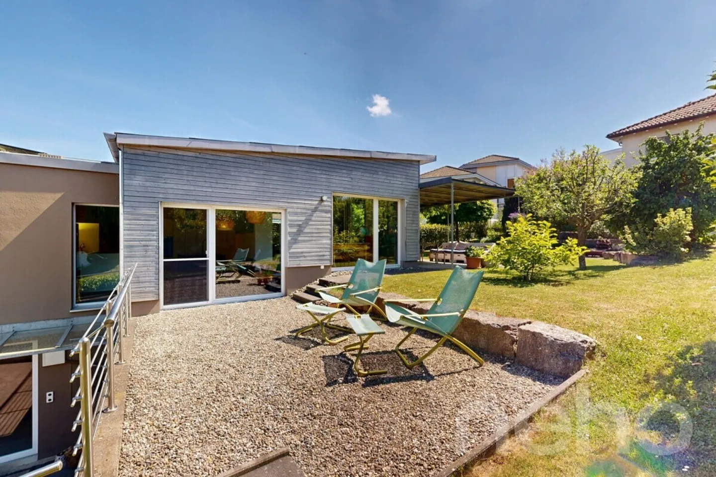 Casa unifamiliare ben tenuta di 5,5 locali con bel giardino a 8213 Neunkirch - Foto 1 di 12