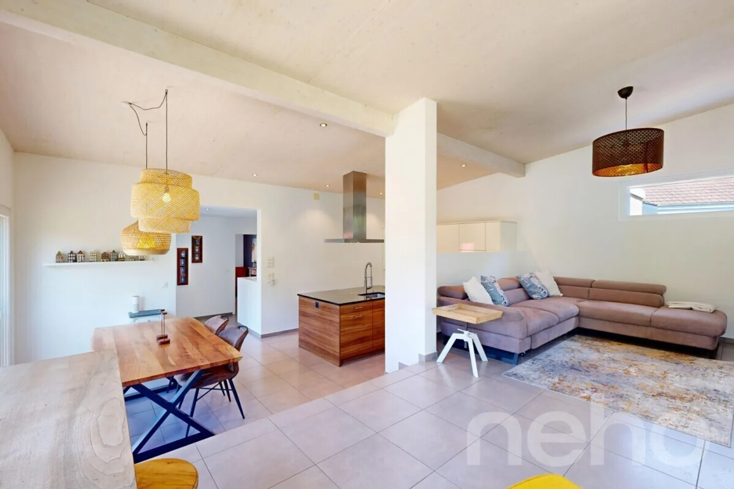 Casa unifamiliare ben tenuta di 5,5 locali con bel giardino a 8213 Neunkirch - Foto 2 di 12