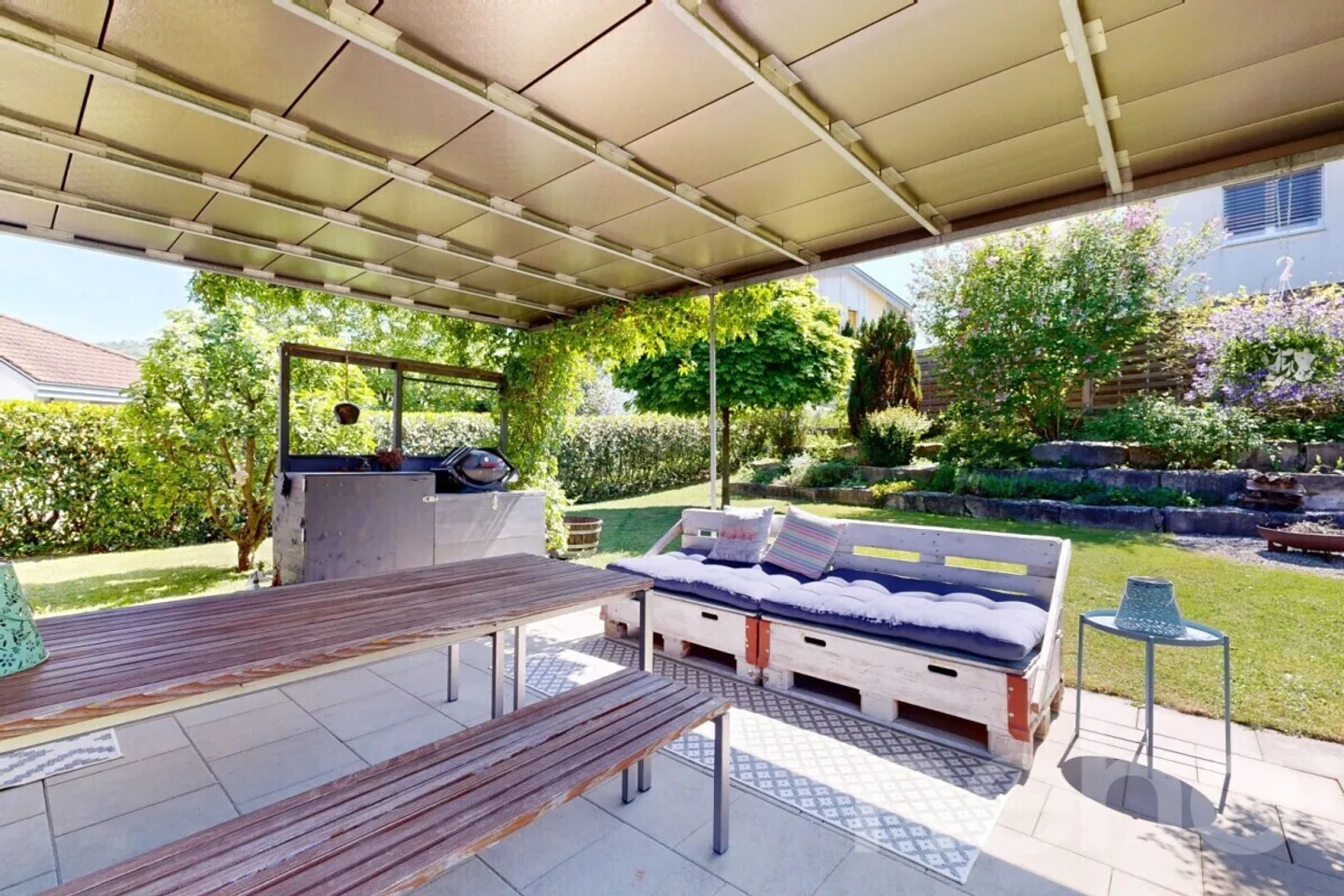 Casa unifamiliare ben tenuta di 5,5 locali con bel giardino a 8213 Neunkirch - Foto 5 di 12