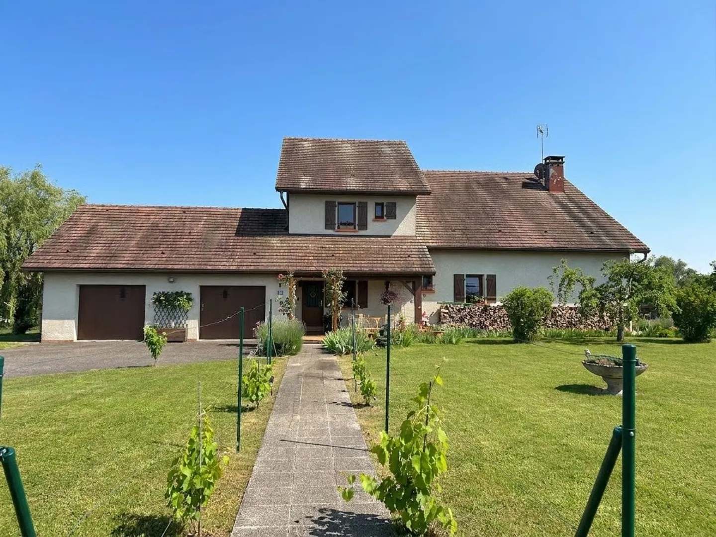 Casa di campagna di 7,5 stanze con 1 ha di terreno a Monthureux-sur-Saône (FR) vicino a Basilea e Boncourt - Foto 3 di 13