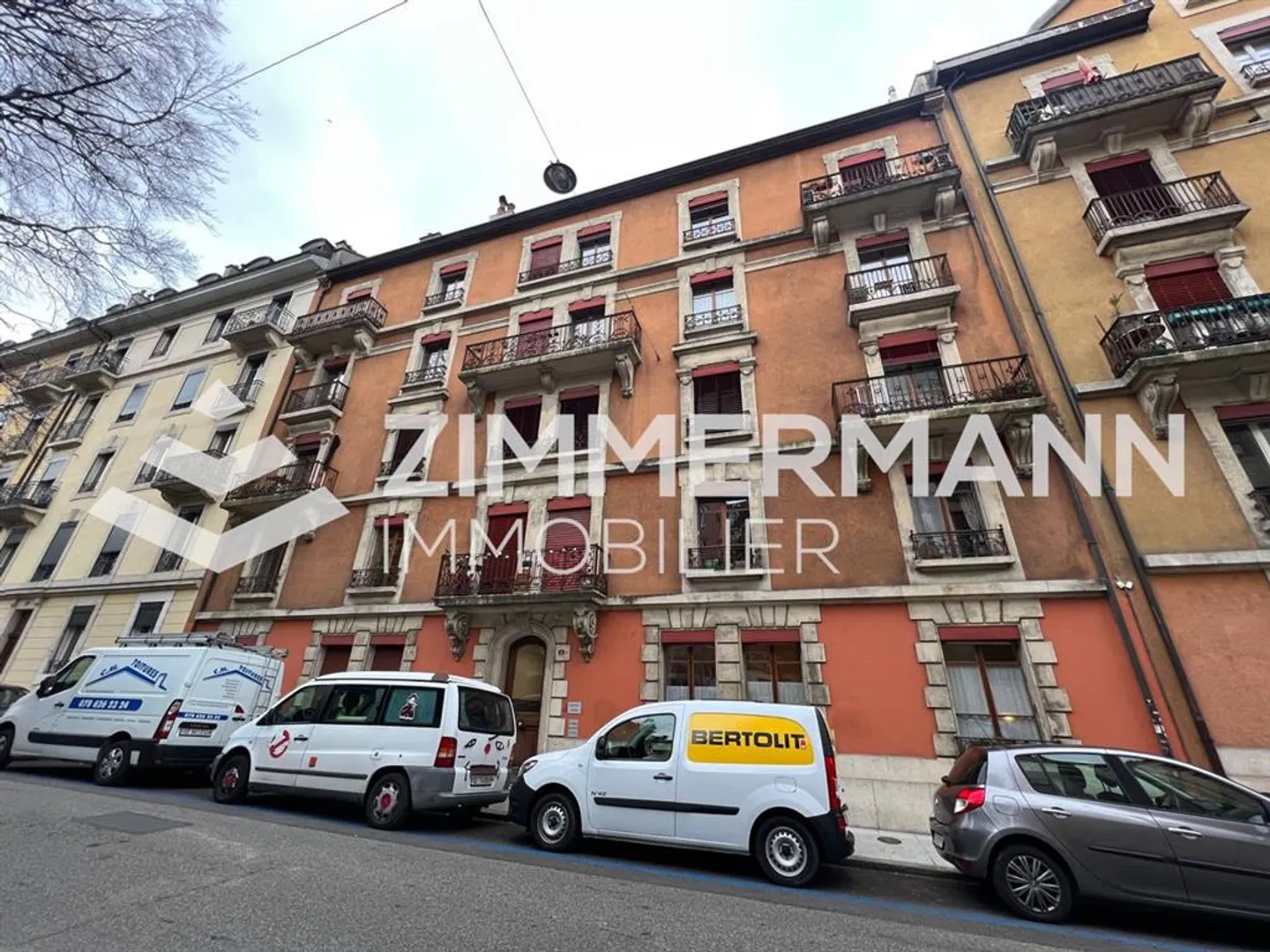 Charming 4-Room Apartment with Balcony - Photo 2 of 7