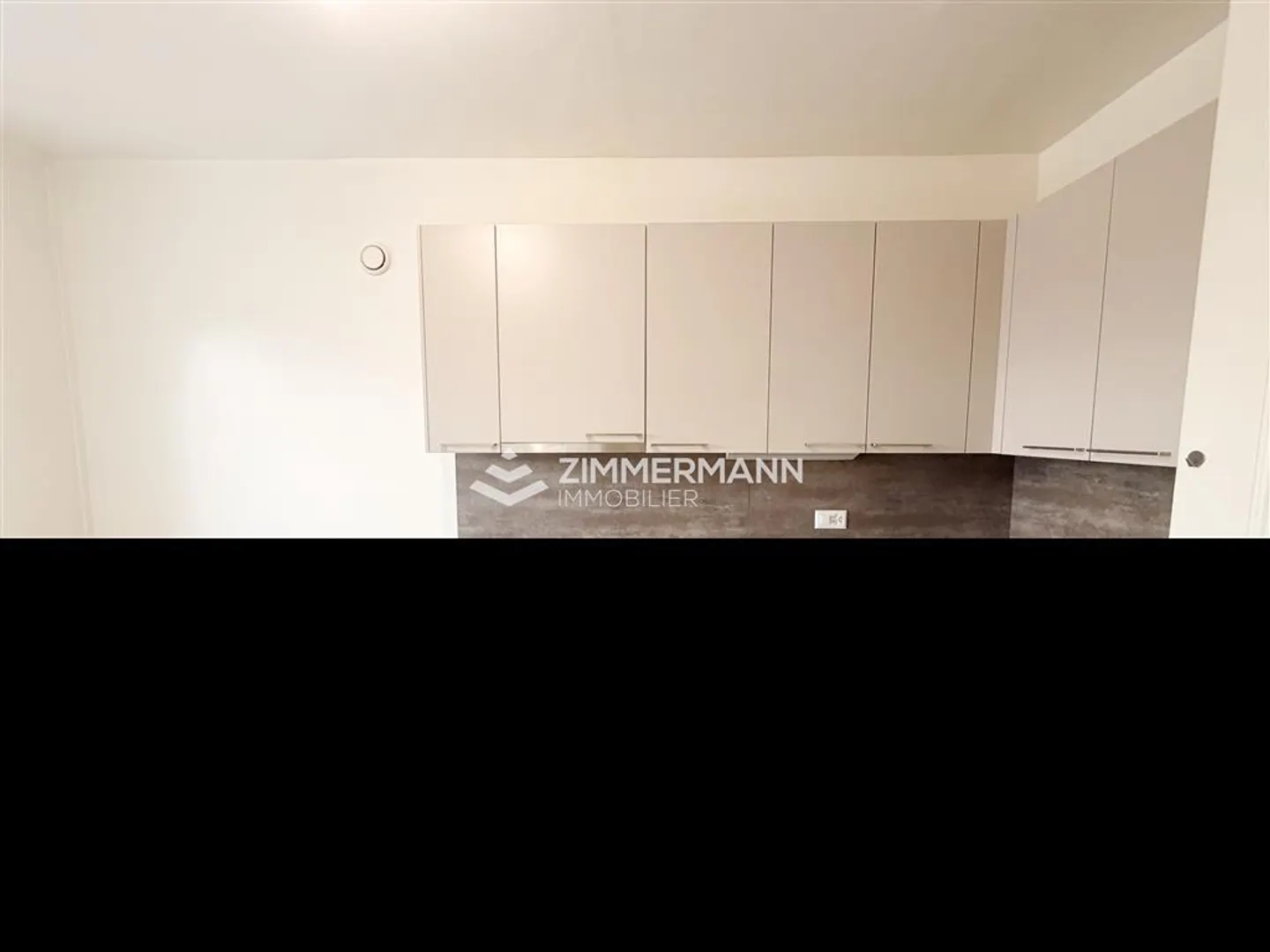 Charming 4-Room Apartment with Balcony - Photo 5 of 7
