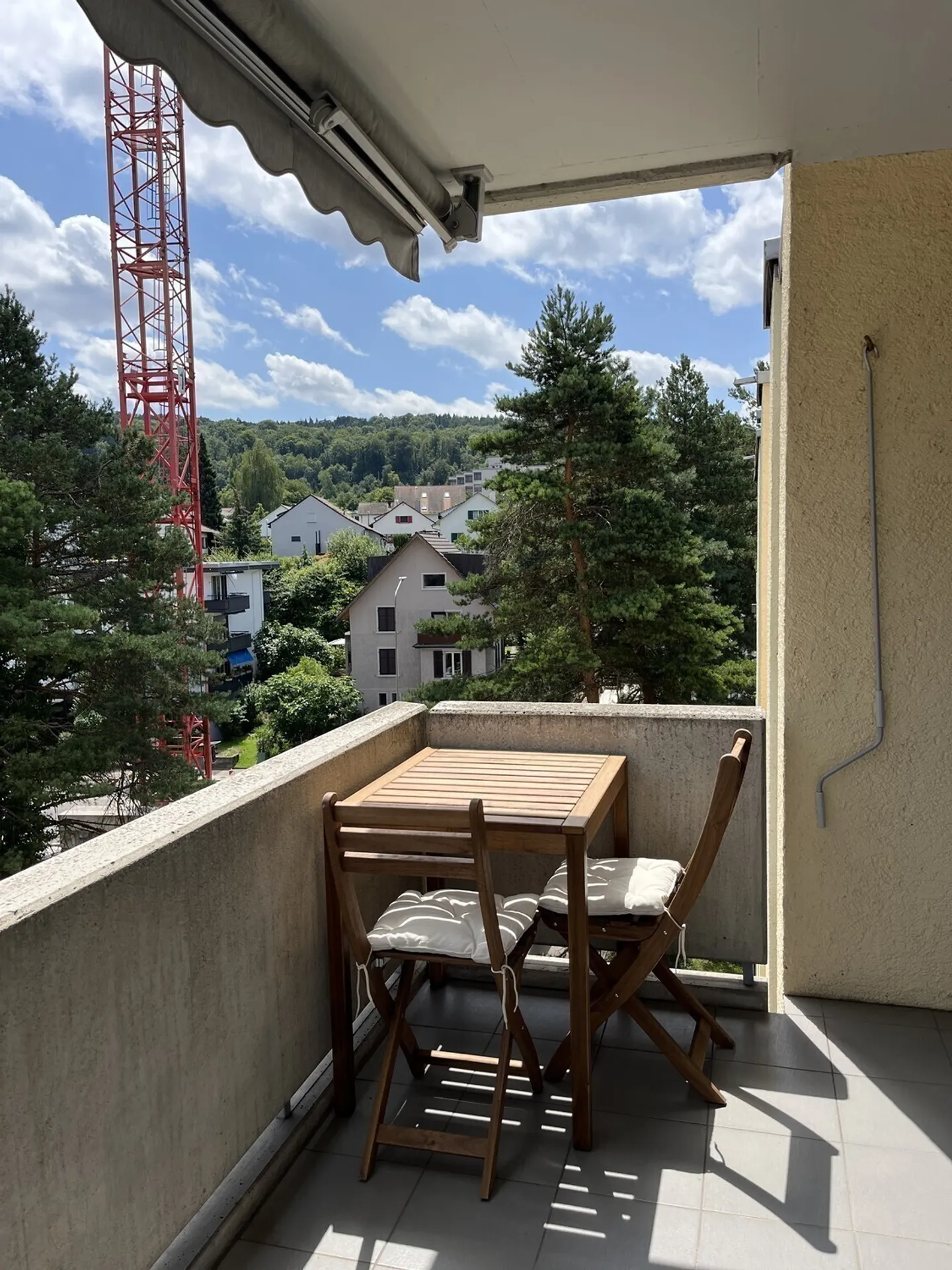 APPARTEMENT À SCHLIEREN (ZH), MEUBLÉ, TEMPORAIRE - Photo 2 sur 8