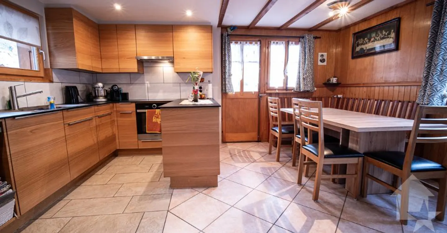 Chalet Charmant avec Vue Époustouflante - Photo 4 sur 13
