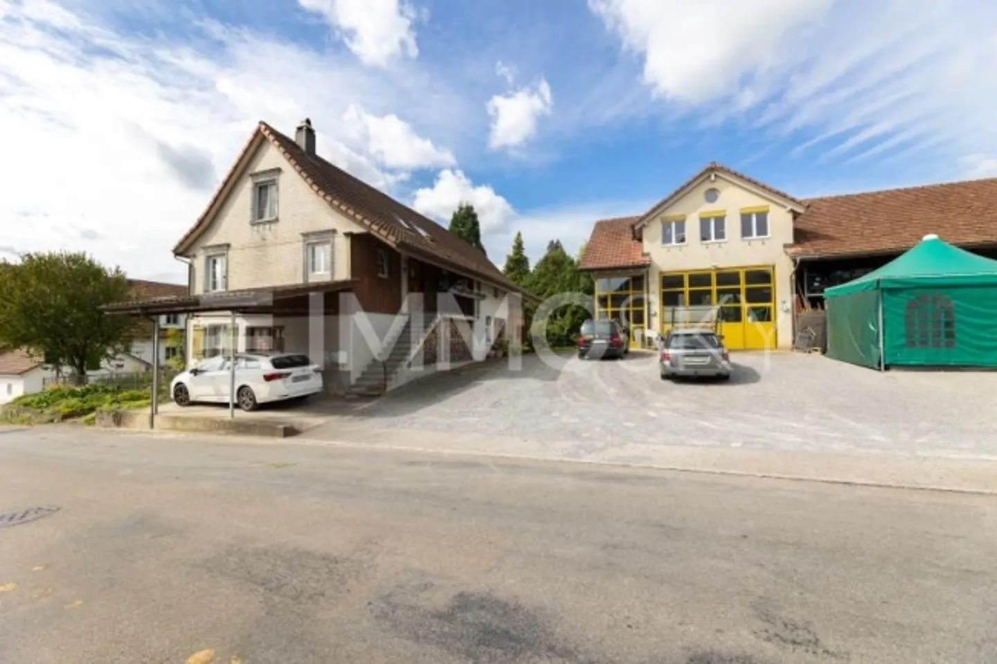 «Seltener Fund Wohnhaus mit grosszügiger Werkstatt und Büros» - Foto 1 von 7