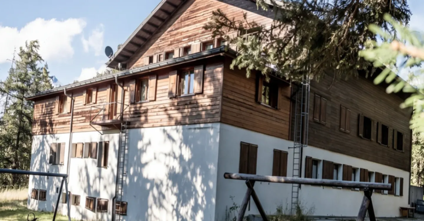 Charming Apartment with Mountain View - Photo 6 of 7
