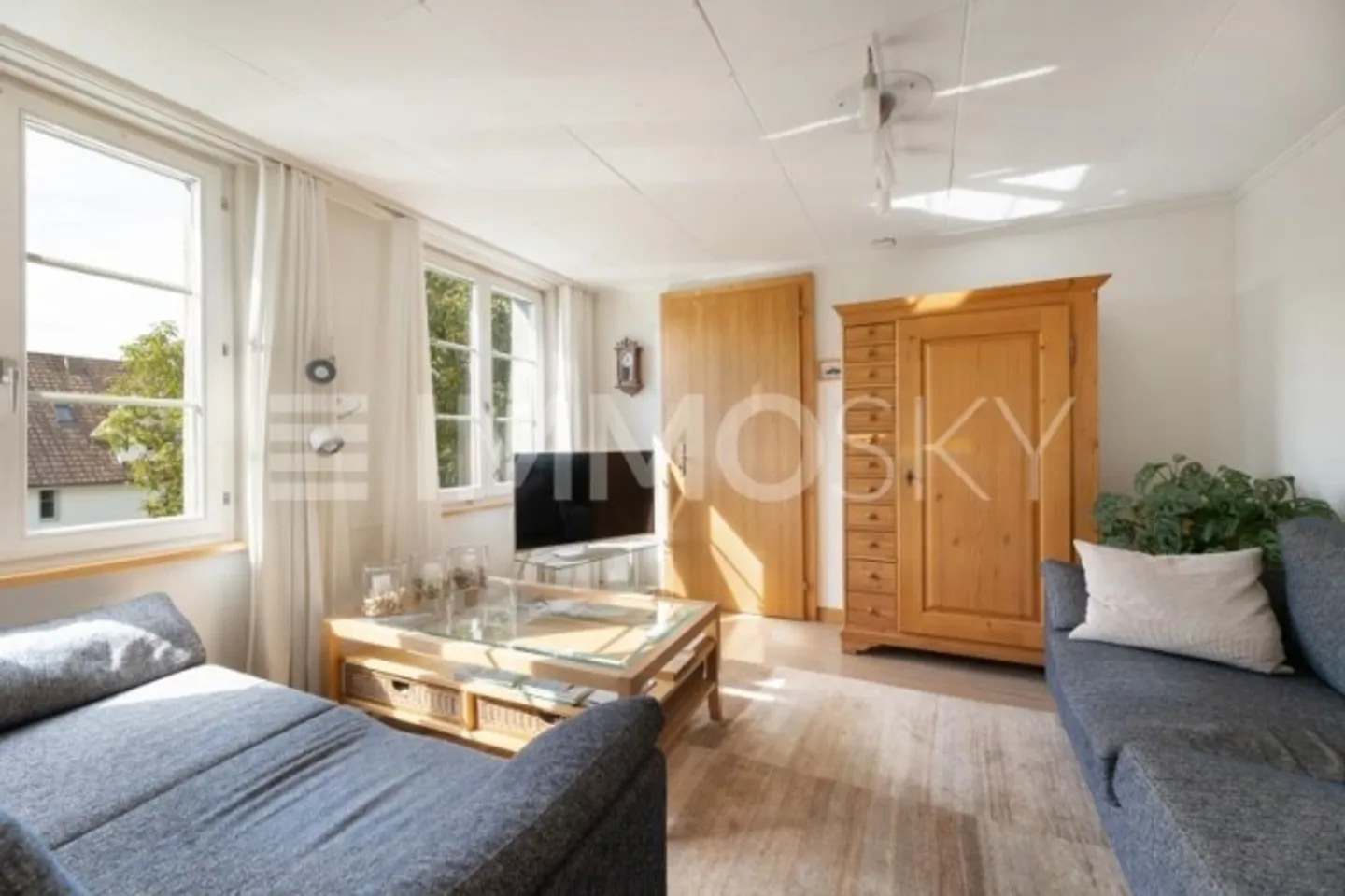 «Seltener Fund Wohnhaus mit grosszügiger Werkstatt und Büros» - Foto 3 von 7