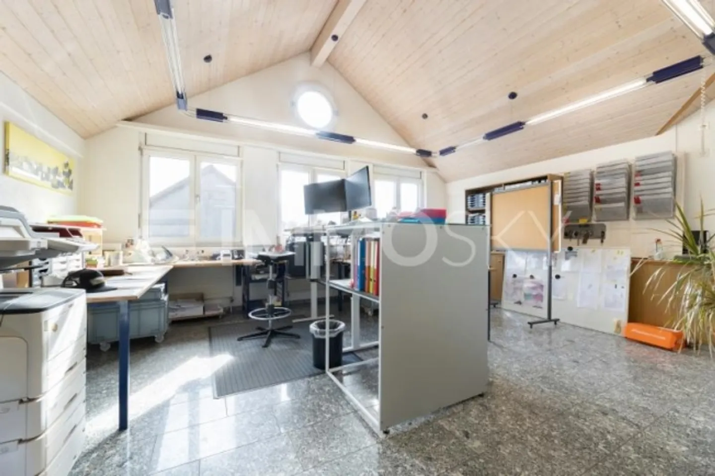 «Seltener Fund Wohnhaus mit grosszügiger Werkstatt und Büros» - Foto 6 von 7