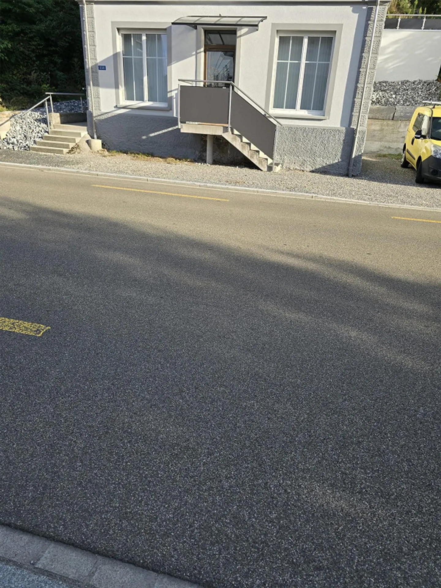 Luminoso appartamento con 2 camere al piano terra: Ideale come appartamento, ufficio o parrucchiere. - Foto 4 di 7