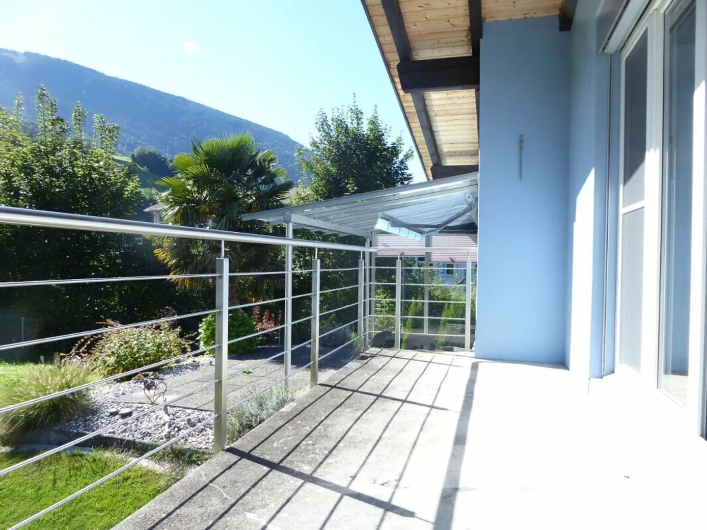 Casa unifamiliare indipendente di 6 1/2 stanze in una posizione adatta ai bambini - Foto 8 di 25