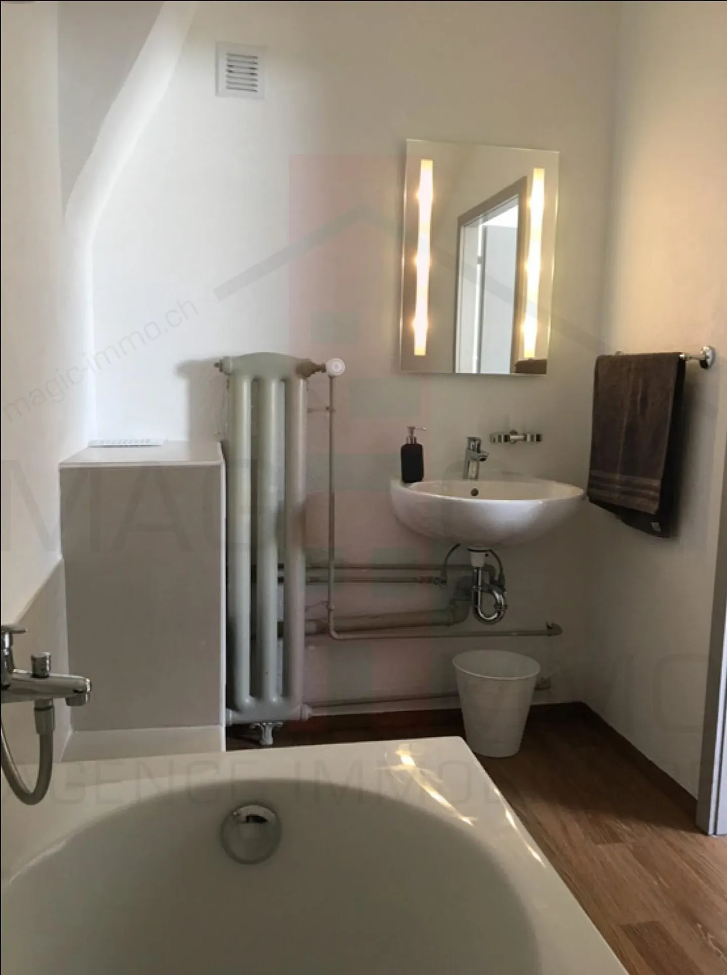 Edificio idealmente posizionato in una strada dinamica in vendita a Delémont. - Foto 13 di 19