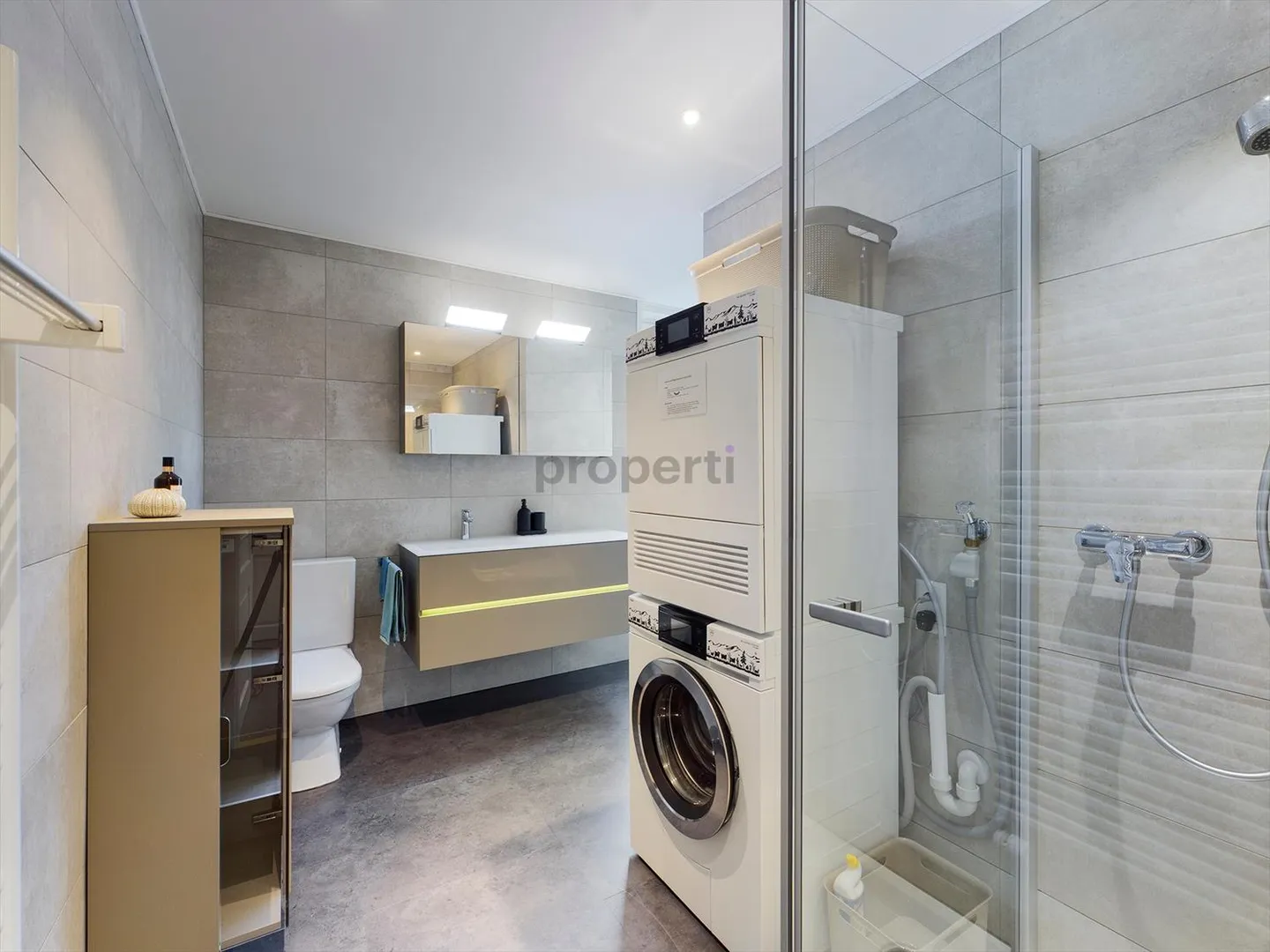 Appartement central et moderne de 4,5 pièces à Degersheim (également adapté comme cabinet) - Photo 7 sur 8