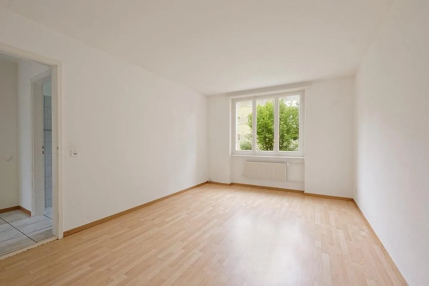 Appartement sous les combles partiellement rénové de 1 pièce avec charme - Photo 1 sur 10