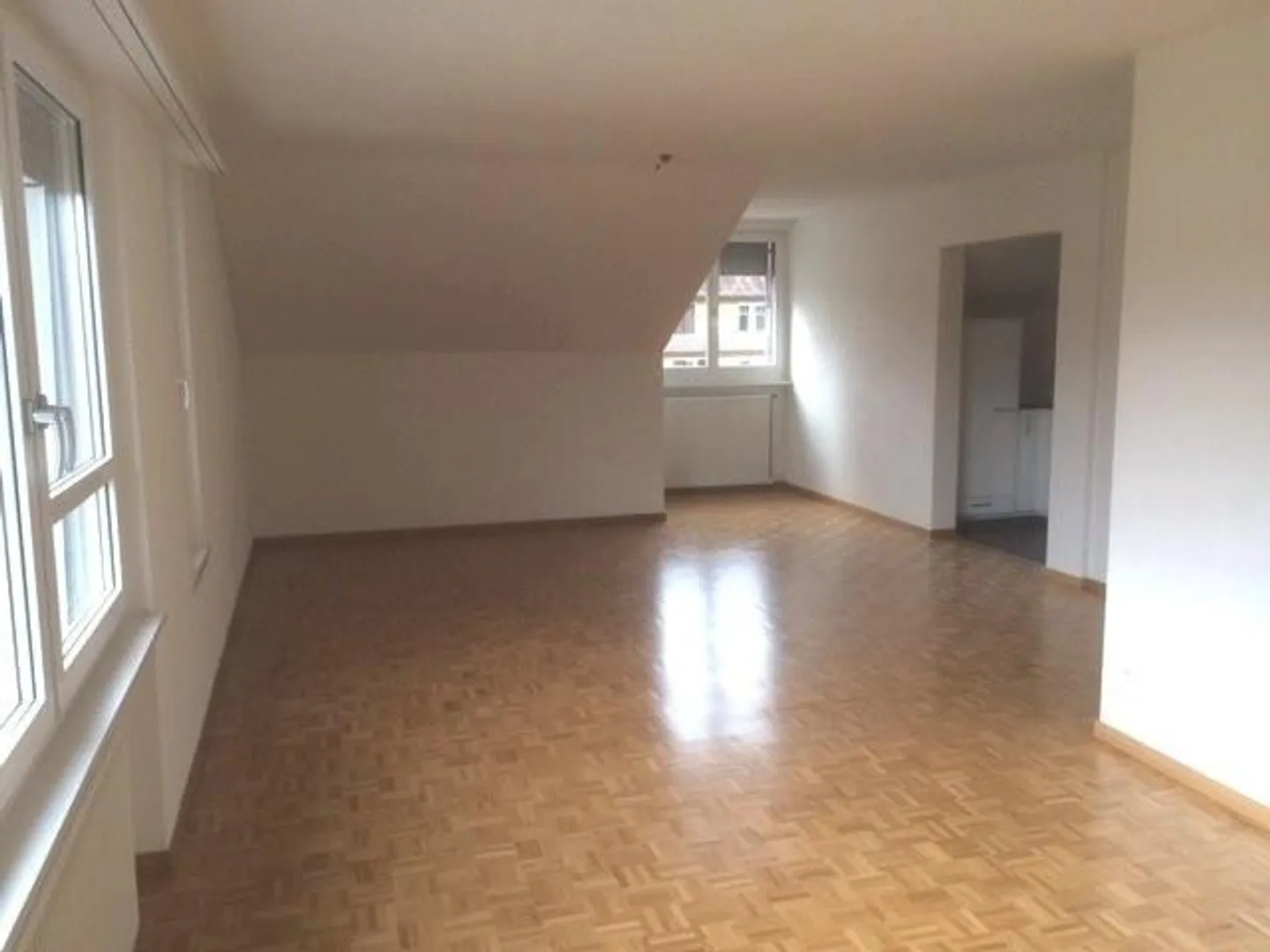 Appartement sous les toits moderne près du centre-ville - Photo 3 sur 6