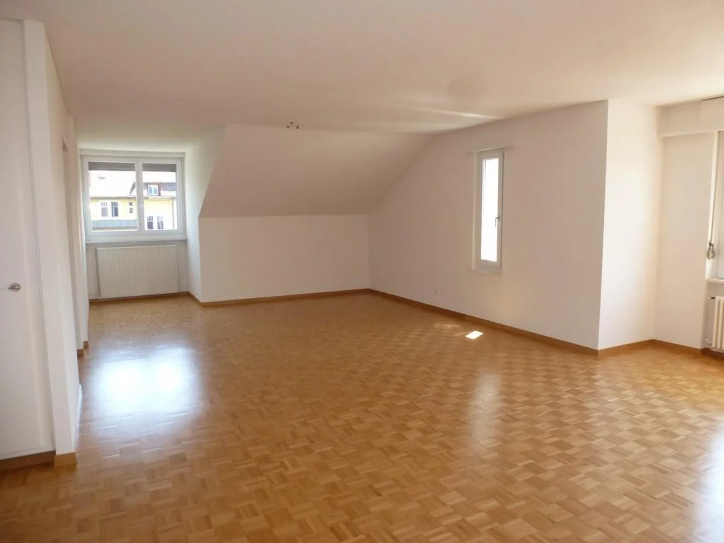 Appartement sous les toits moderne près du centre-ville - Photo 4 sur 6