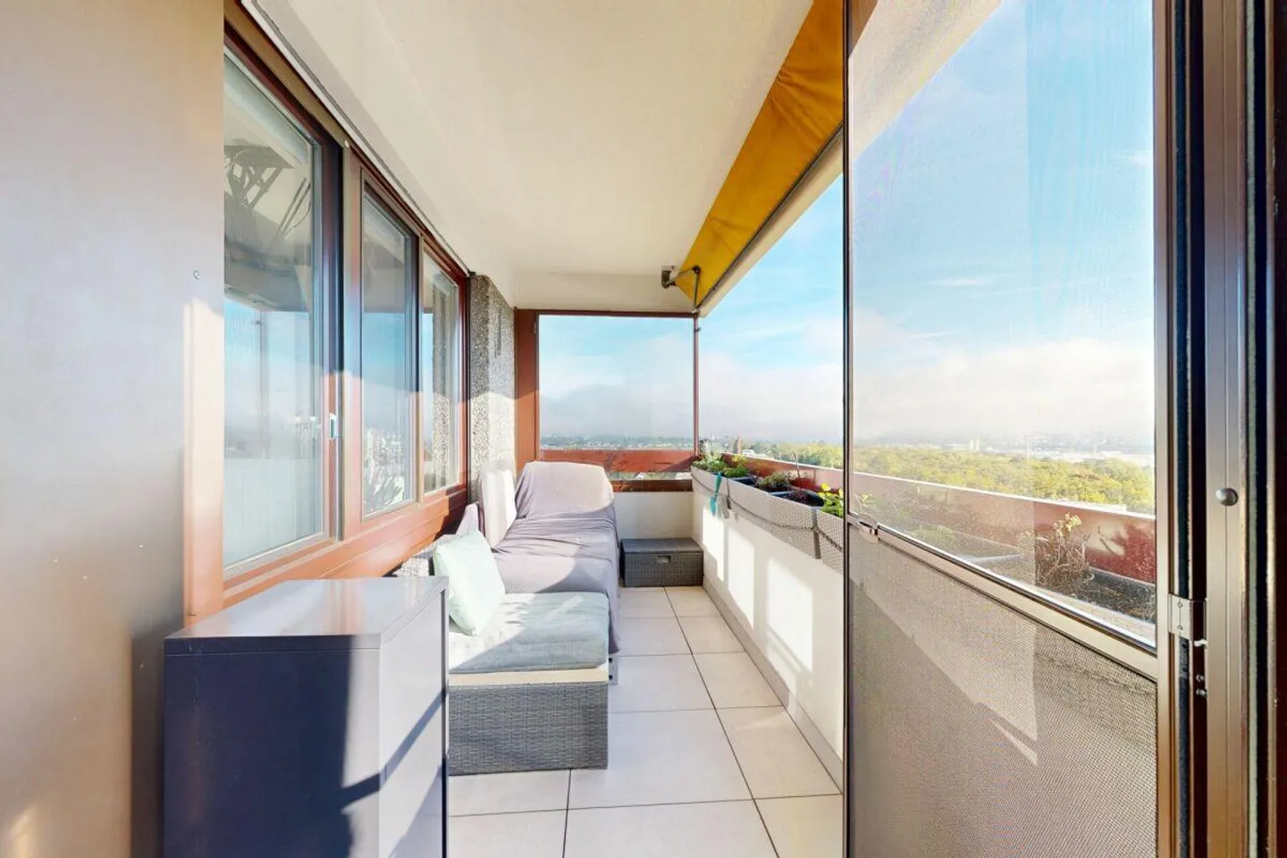 Affordable condominium with a wide view - Photo 11 of 16