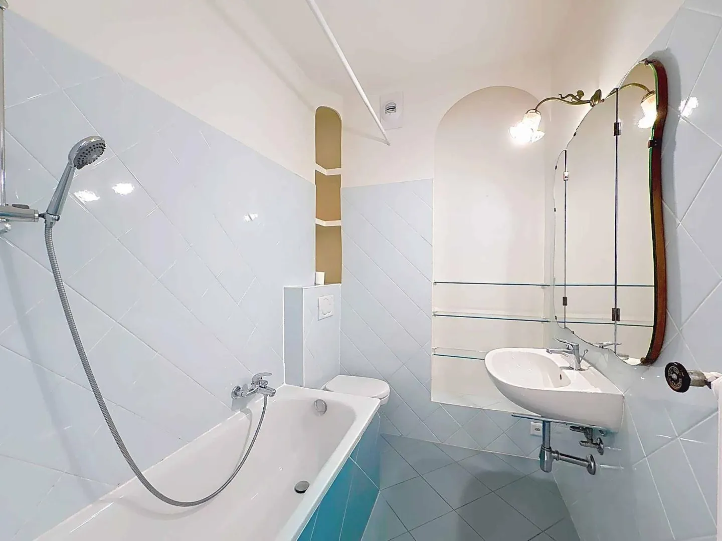 Appartement exclusif 2 pièces avec balcon - Photo 7 sur 8