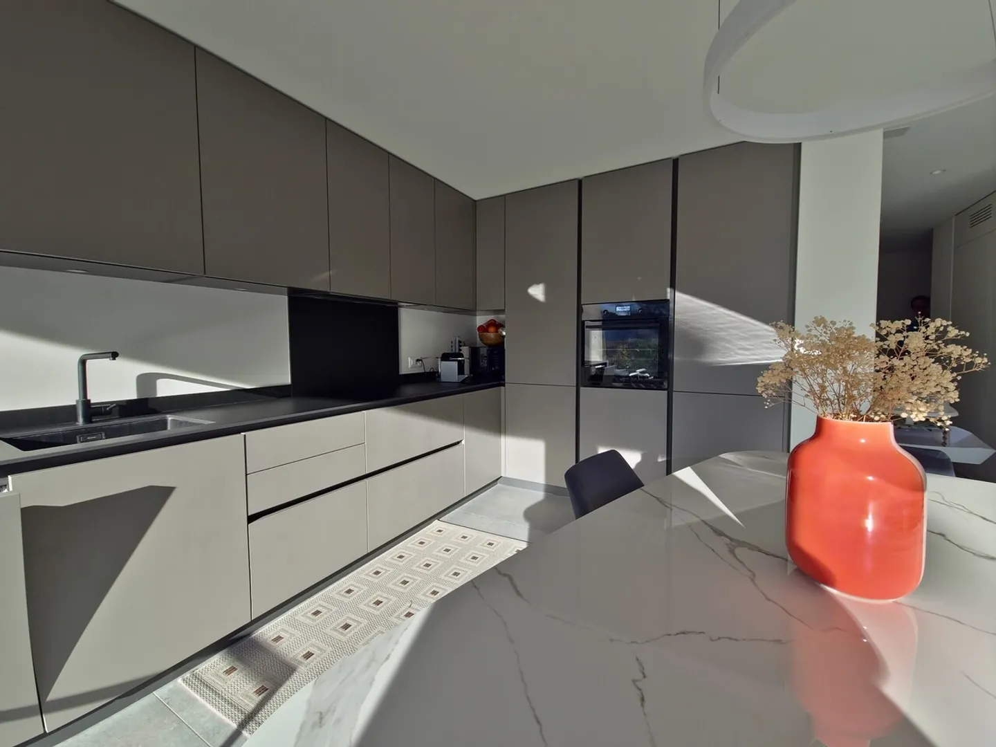 Exklusive 4.5 Zimmer im Erdgeschoss mit privatem Garten - Foto 6 von 13