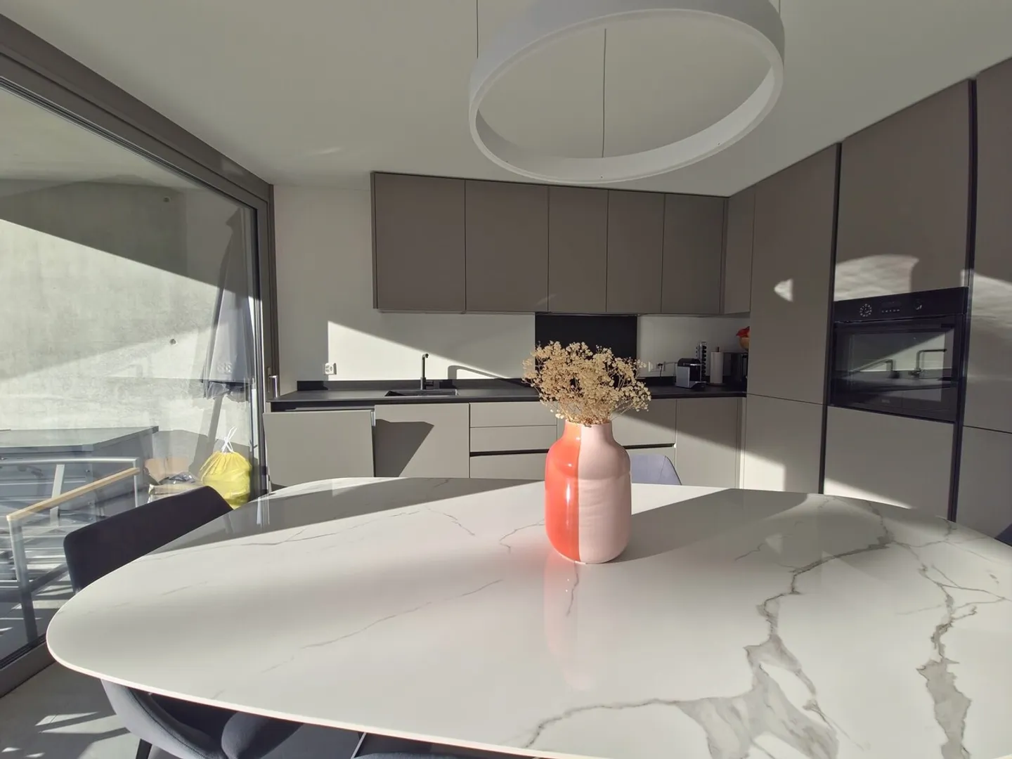 Exklusive 4.5 Zimmer im Erdgeschoss mit privatem Garten - Foto 7 von 13